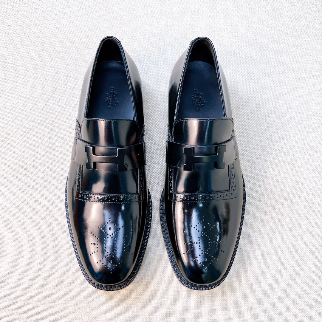 NO:697791,[H*] High-end boutique original order - Upper material, original cowhide - Internal foot pads are made of imported water-dyed cowhide - Original custom-made leather outsole - Classic brogue hand-carved, fashionable and elegant - Full of European style design, casual matching -Size 39-44 (38, 45 customization is non-refundable and non-exchangeable) -,,cowhide,Leather soles19860909【H*】高端精品 原单 -鞋面材质,原单牛皮 -内里垫脚均用进口水染牛皮 -原版订制真皮大底 -经典布洛克手工雕花,时尚大气 -欧味设计感十足,随意搭配 -Size 39-44（38,45定制不退不换） -,,cowhide,Leather soles,Men's shoes