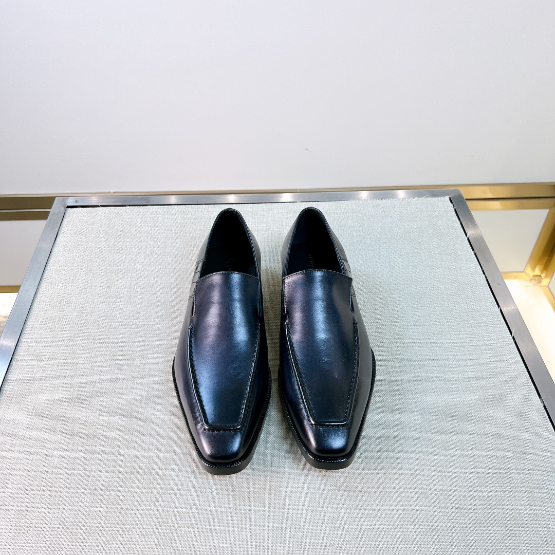 NO:679535,[B^] Original order quality - Official website simultaneous purchase level, ruthless goods - Upper material, original imported cowhide with animal crocodile belly splicing - Water-dyed cowhide lining - Original leather outsole - Small square toe design is full of modernity, a must-have for gentlemen -Size 39-44 (38, 45 customized, non-returnable) -,,cowhide,Leather soles19860909【B^】原单品质 -官网同步代购级别,狠货 -鞋面材质,原版进口牛皮搭配动物鳄鱼肚拼接 -水染牛皮内里 -原版真皮大底 -小方头设计摩登感十足,绅士必备 -Size 39-44（38,45订制不退换） -,,cowhide,Leather soles,Men's shoes