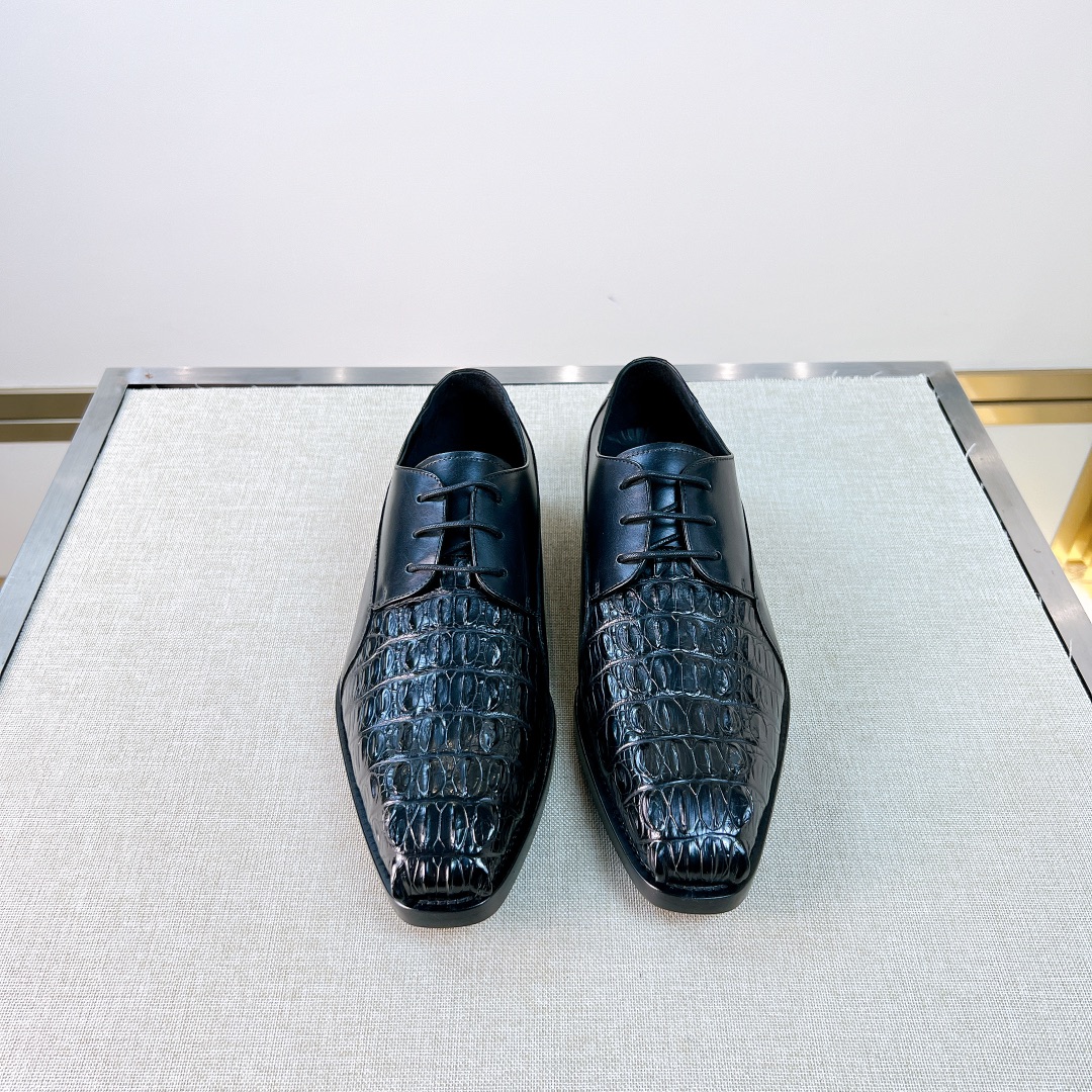 NO:679504,[Imported French cowhide and crocodile tail leather] Condensing noble quality, perfectly demonstrating shoemaking expertise and exquisite craftsmanship, encountering the ingenuity of gentleman's shoes and tracing their origins. The perfect shape is sublimated and cast, condensing the complex processes behind time. Ingenious craftsmanship blooms here. Formal wear and leisure release life style. Luxury and leisure are integrated. Handmade leather sole 39-44 (38,45),,cowhide19860909【进口法国牛皮拼鳄鱼尾皮】 凝炼尊贵品质,完美彰显制鞋专业和精湛工艺, 邂逅绅士鞋履的匠心溯源 完美形廊升华铸就 凝炼时光背后的复杂工序 匠心工艺于此耀眼绽放 正装及休闲释放生活格调 奢华休闲于一体 手工皮底 39-44（38,45）,,cowhide,Men's shoes