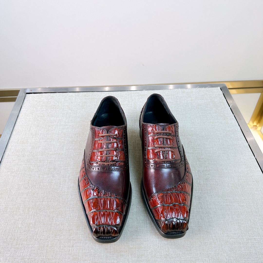 NO:679513,[Imported French cowhide and animal crocodile skin] Condensing noble quality, perfectly demonstrating shoemaking expertise and exquisite craftsmanship, encountering the ingenuity of gentleman's shoes and tracing their origins. The perfect shape is sublimated and cast. Condensing the complex processes behind time, ingenious craftsmanship blooms here. Formal wear and leisure release life style. Luxury and leisure are integrated. Handmade leather sole 39-44 (38,45),,cowhide,crocodile skin19860909【进口法国牛皮拼动物鳄鱼皮】 凝炼尊贵品质,完美彰显制鞋专业和精湛工艺, 邂逅绅士鞋履的匠心溯源 完美形廊升华铸就 凝炼时光背后的复杂工序 匠心工艺于此耀眼绽放 正装及休闲释放生活格调 奢华休闲于一体 手工皮底 39-44（38,45）,,cowhide,crocodile skin,Men's shoes