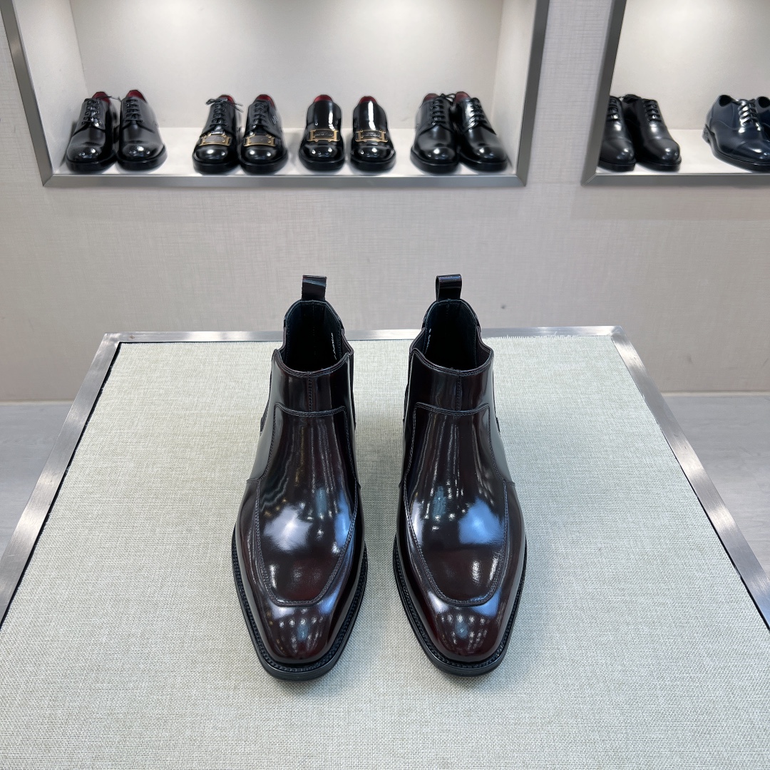 NO:679634,[F*] Original order - Upgraded version purchasing agent level - Men's formal wear, fashionable men's boots - Upper material, imported cowhide with classic original fasteners - Inner foot pads are all made of imported cowhide - Original customized leather outsole -Size 39-44 (38, 45., 46 customized, non-refundable and non-exchangeable) -,,boots,cowhide,Leather soles19860909【F*】原单 -升级版 代购级别 -男士正装,时尚男靴  -鞋面材质,进口牛皮搭配经典原单扣件 -内里垫脚 均用进口牛皮 -原版定制真皮大底 -Size 39-44（38,45.,46订制不退不换） -,,boots,cowhide,Leather soles,Men's shoes