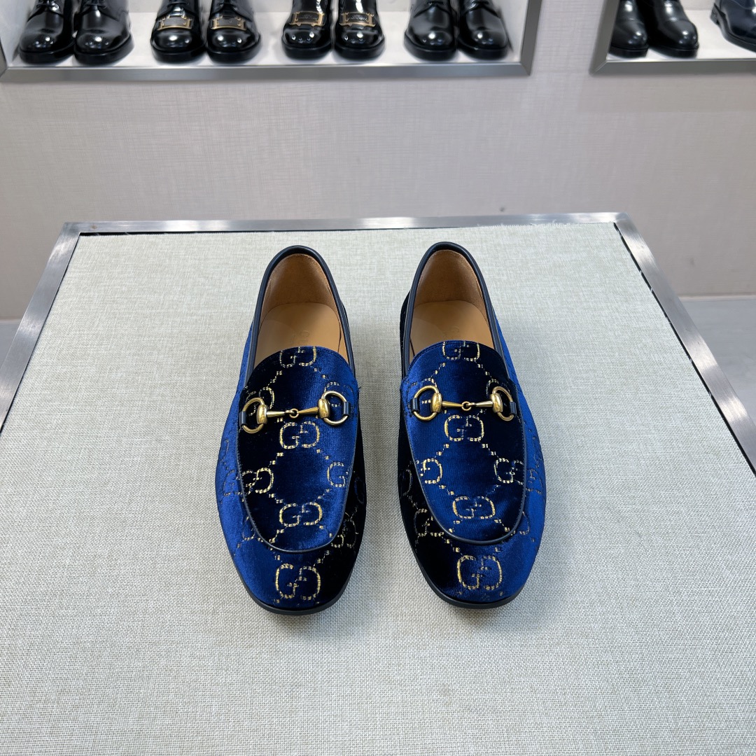 NO:679876,[G*] Original order, high-end quality - New loafers, - Material - Original imported calf leather - Inner foot pads, water-dyed cow leather - Original genuine leather outsole - Classic fasteners, definitely one of the highlights. Match as you like Size 39-44 (38, 45 customized, non-refundable) -,, loafers, cowhide, Leather soles19860909【G*】原单 高端品质 -新品乐福鞋, -材质-原版进口小牛皮 -内里垫脚 水染牛皮 -原版真皮大底 -经典的扣件,绝对是亮点之一.随意搭配 Size 39-44（38,45定制不退不换） -,,loafers,cowhide,Leather soles,Men's shoes