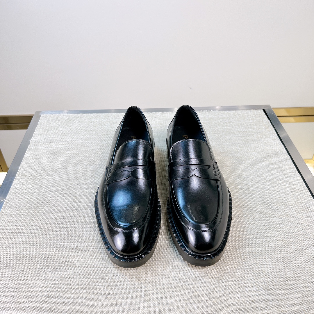 NO:679622,[P*] Original order, high-end quality, men's formal business leather shoes, original imported cowhide, purely hand-rubbed color process, water-dyed cowhide for foot pads inside, original custom-made leather outsole, Size 39-44 (38, 45, 46 customized, non-returnable),,cowhide,Leather soles19860909【P*】原单 高端品质 男士正装商务皮鞋 原版进口牛皮,纯手工擦色工艺 内里垫脚水染牛皮 原版订制真皮大底 Size 39-44码（38,45,46订制不退换）,,cowhide,Leather soles,Men's shoes