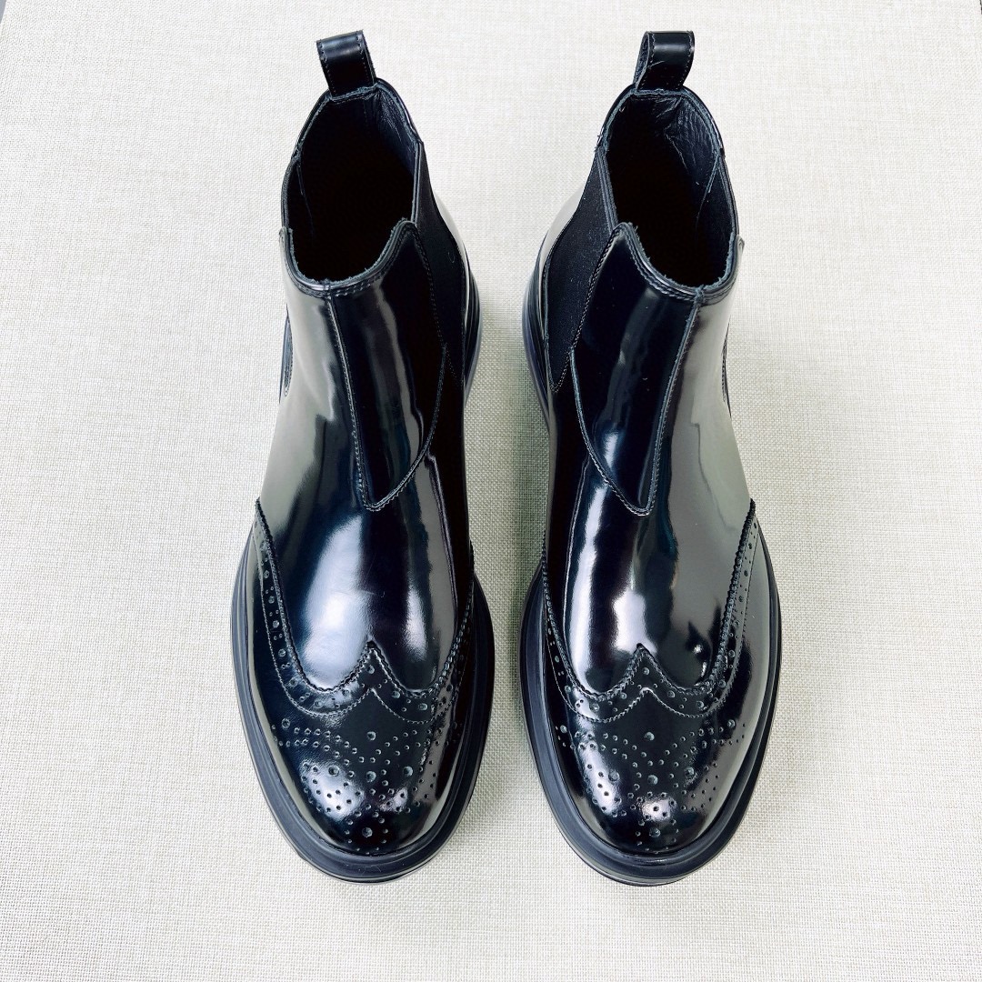 NO:679798,[P^] Original order quality, official website simultaneous purchase level, ruthless goods, fashionable air-cushion men's boots, upper material, original imported open-edge beaded cowhide, brogue hand-carved design on the toe, water-dyed cowhide on the inside of the foot pad, original air-cushion private mold outsole, with logo design inspiration on the heel, perfect fashion. -Size 39-44 (38 customized, non-returnable, non-exchangeable),,boots,cowhide19860909【P^】原单品质 官网同步代购级别,狠货 时尚气垫男靴 鞋面材质,原版进口开边珠牛皮,鞋头布洛克手工雕花设计 垫脚内里水染牛皮, 原版气垫私模大底,后跟配有logo设计灵感,完美时尚. -Size 39-44（38定制不退不换）,,boots,cowhide,Men's shoes