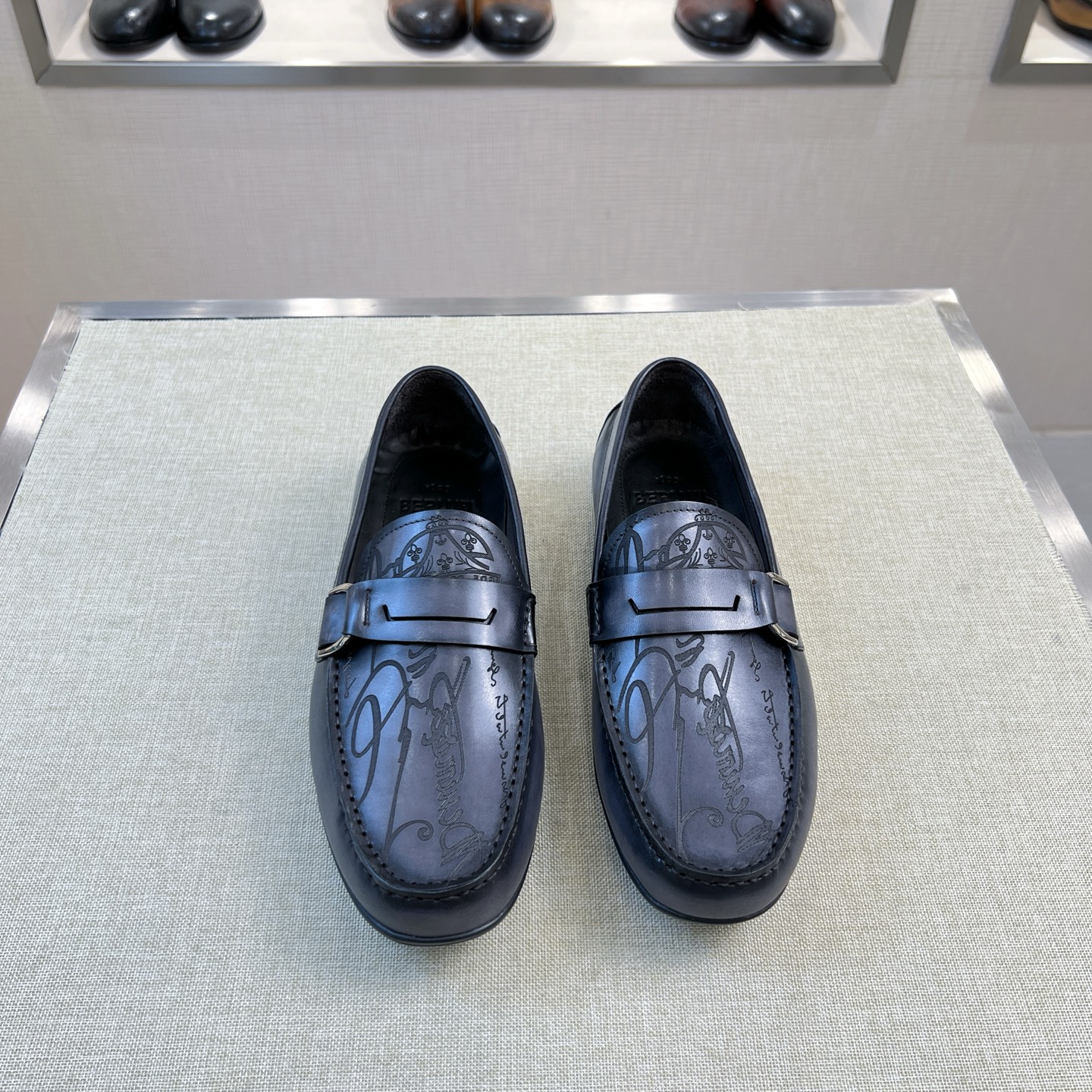 NO:756018,Berlui/Bruti handmade fine men's leather shoes, Italian imported leather embryo, calfskin lining, pure hand-painted process, fine and translucent leather, texture not comparable to market products, exquisite details, dyed calfskin lining. Original comfortable outsole Size39-44 (customized at 38,45),,cowhide19860909Berlui/布鲁缇 手工精品男士皮鞋 ,意大利进口皮胚 胎牛皮面 内里小牛皮 纯手工上色工艺 皮质细腻光泽透亮 质感非市场货可以比拟 细节精致  内里本染小牛皮. 原版舒适大底 Size39-44（38,45定制）,,cowhide,Men's shoes