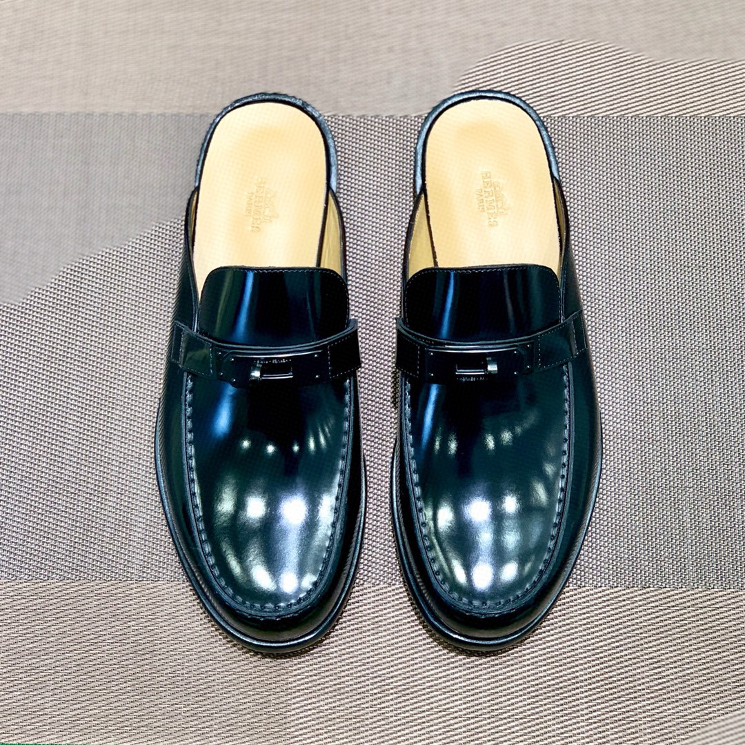 NO:743320,[H*] -High-end quality original order -Men's fashionable half-drag -Original imported calfskin -The inner feet are made of top-grade cowhide, original genuine leather outsole -High-quality leather surface and original fasteners, full of charm -Size 39-44 (38, 45, 46 customized, non-returnable and non-exchangeable) -,,cowhide,Leather soles19860909【H*】 -高端品质 原单 -男时尚半拖 -原版进口小牛皮 -内里垫脚均用顶级牛皮,原版真皮大底 -优质的皮面与原单的扣件搭配,魅力十足 -Size 39-44（38,45,46 定制不退不换） -,,cowhide,Leather soles,Men's shoes