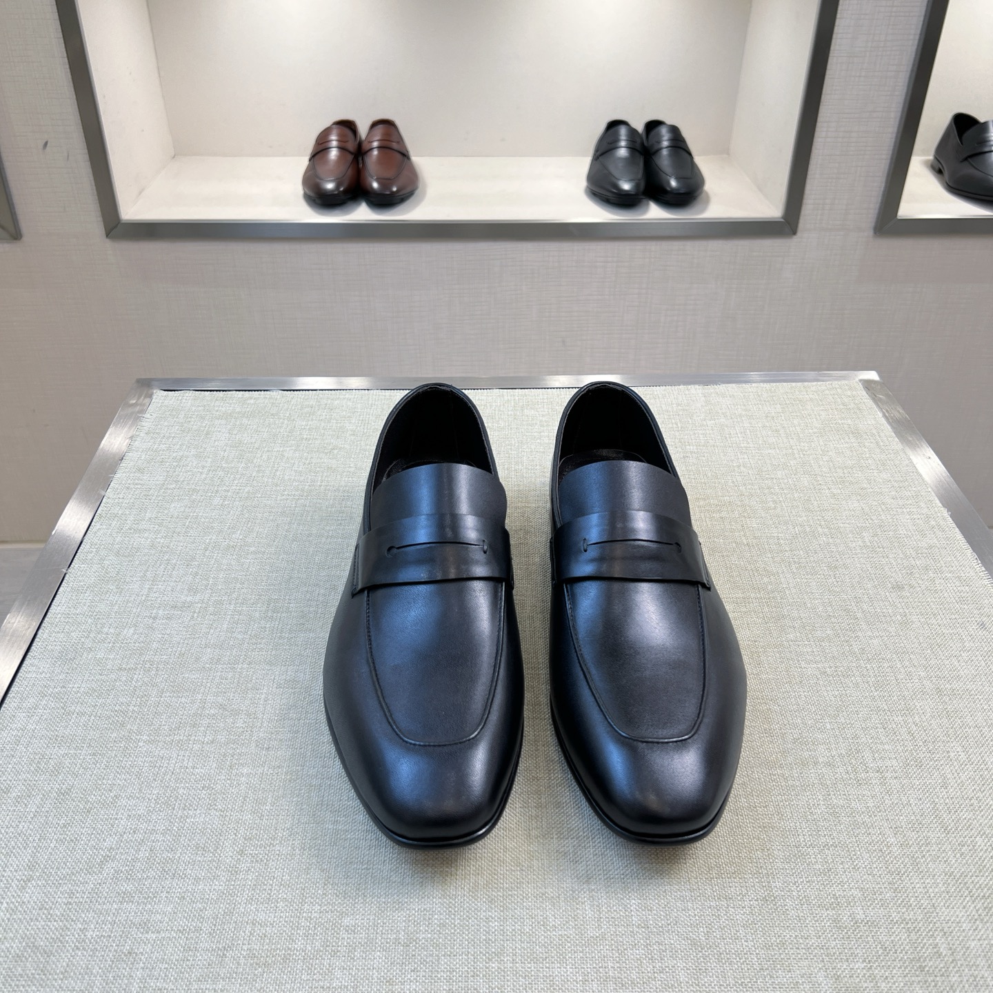 NO:743325,【Z^】Original order -High quality -Spring and summer, lazy shoes -Upper material, imported cowhide, -High quality water-dyed cowhide lining -Original leather outsole, -Size 39-44 (38,45 customized, non-refundable) -,,cowhide,Leather soles19860909【Z^】原单 -高品质 -春夏季,懒人鞋 -鞋面材质,进口牛皮, -优质水染牛皮内里 -原版真皮大底, -Size 39-44（38,45订制不退换） -,,cowhide,Leather soles,Men's shoes