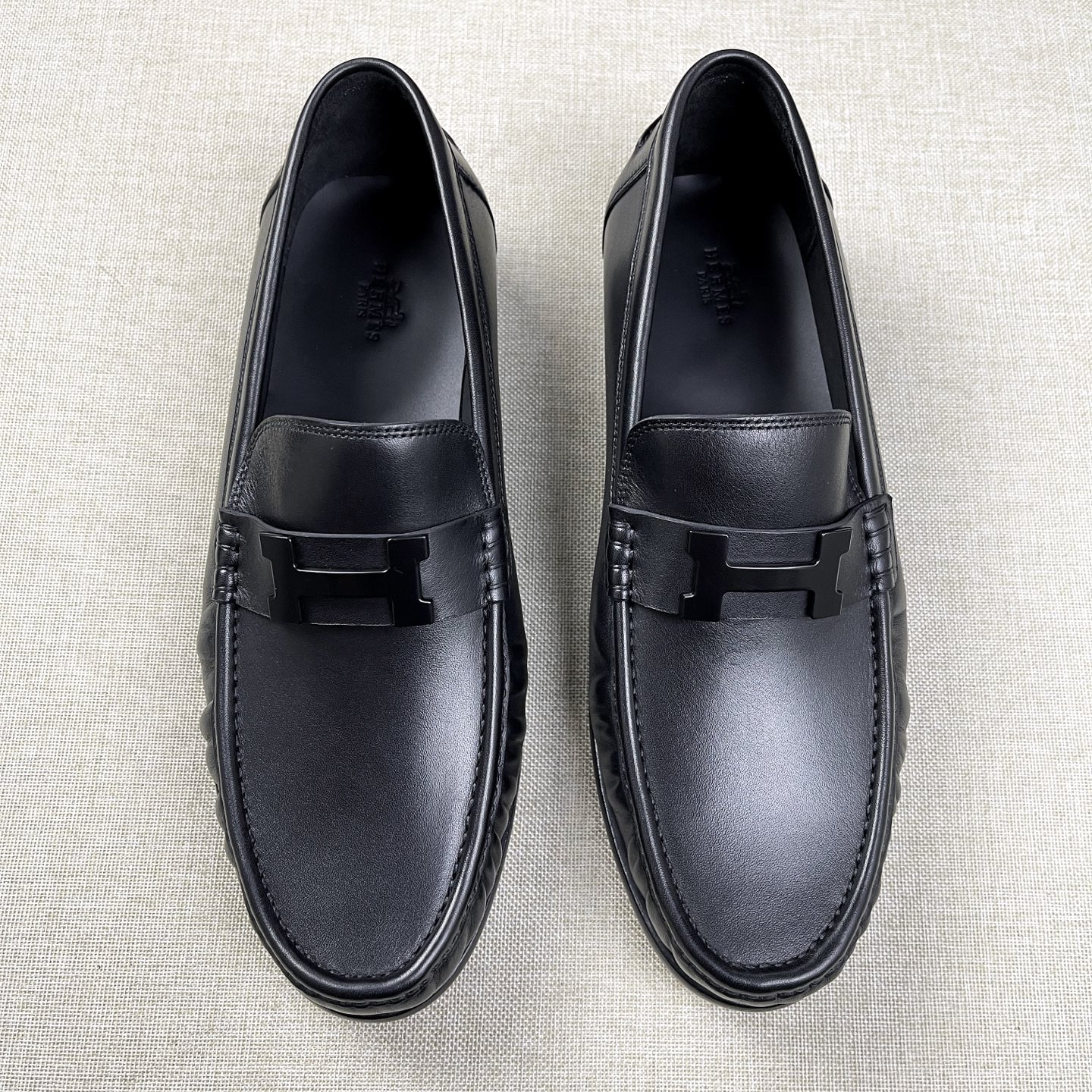 NO:679543,[H*] Original order New product - High-end quality - Original imported polished cowhide - Top-grade cowhide is used for the inner feet - Original genuine leather outsole - High-quality leather surface and original fasteners, full of charm -Size 39-44 (38, 45, 46 customized, non-returnable and non-exchangeable) -,,cowhide,Leather soles19860909【H*】原单 新品 -高端品质 -原版进口擦色牛皮 -内里垫脚均用顶级牛皮 -原版真皮大底 -优质的皮面与原单的扣件搭配,魅力十足 -Size 39-44（38,45,46 定制不退不换） -,,cowhide,Leather soles,Men's shoes