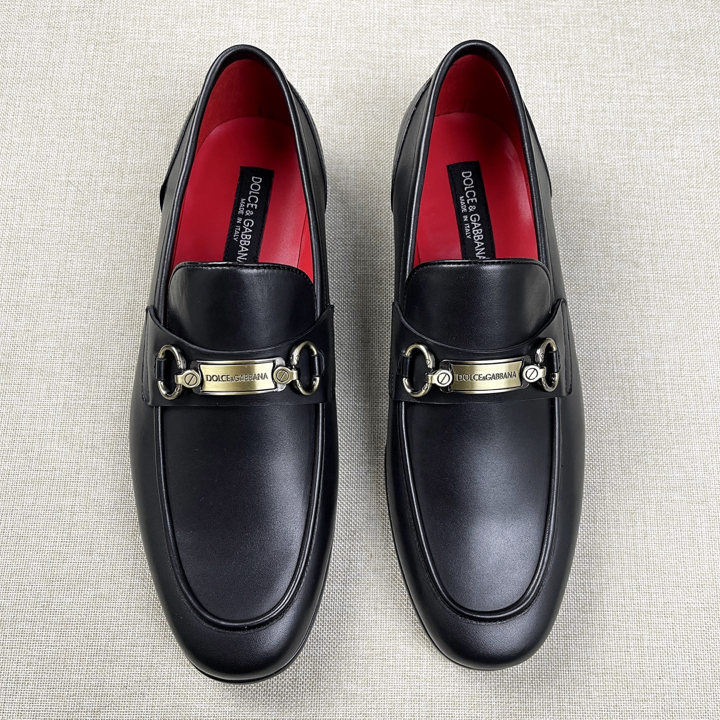 NO:938485,[DG] Original order New product - High-end quality - Original imported calfskin - Top-grade cowhide is used for the inner feet - Original genuine leather outsole - High-quality leather surface matched with original fasteners, full of charm -Size 39-44 (38, 45, 46 customized, non-refundable and non-exchangeable) -,,cowhide,Leather soles19860909【DG】原单 新品 -高端品质 -原版进口小牛皮 -内里垫脚均用顶级牛皮 -原版真皮大底 -优质的皮面与原单的扣件搭配,魅力十足 -Size 39-44（38,45,46 定制不退不换） -,,cowhide,Leather soles,Men's shoes