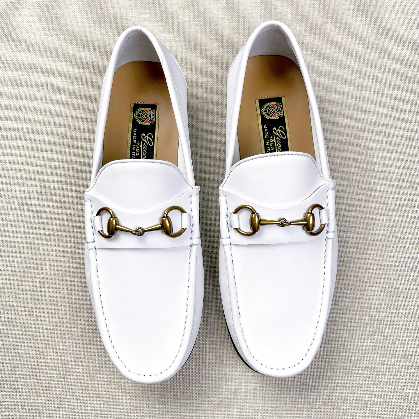 NO:679531,[G*] Original order, high-end quality - New loafers, - Material - Original imported calfskin - Inner foot pads, water-dyed cowhide - Original genuine leather outsole - Classic fasteners, definitely one of the highlights. Match as you like Size 39-44 (38, 45, 46 customized, non-refundable) -,, loafers, cowhide, Leather soles19860909【G*】原单 高端品质 -新品乐福鞋, -材质-原版进口小牛皮 -内里垫脚 水染牛皮 -原版真皮大底 -经典的扣件,绝对是亮点之一.随意搭配 Size 39-44（38,45,46定制不退不换） -,,loafers,cowhide,Leather soles,Men's shoes