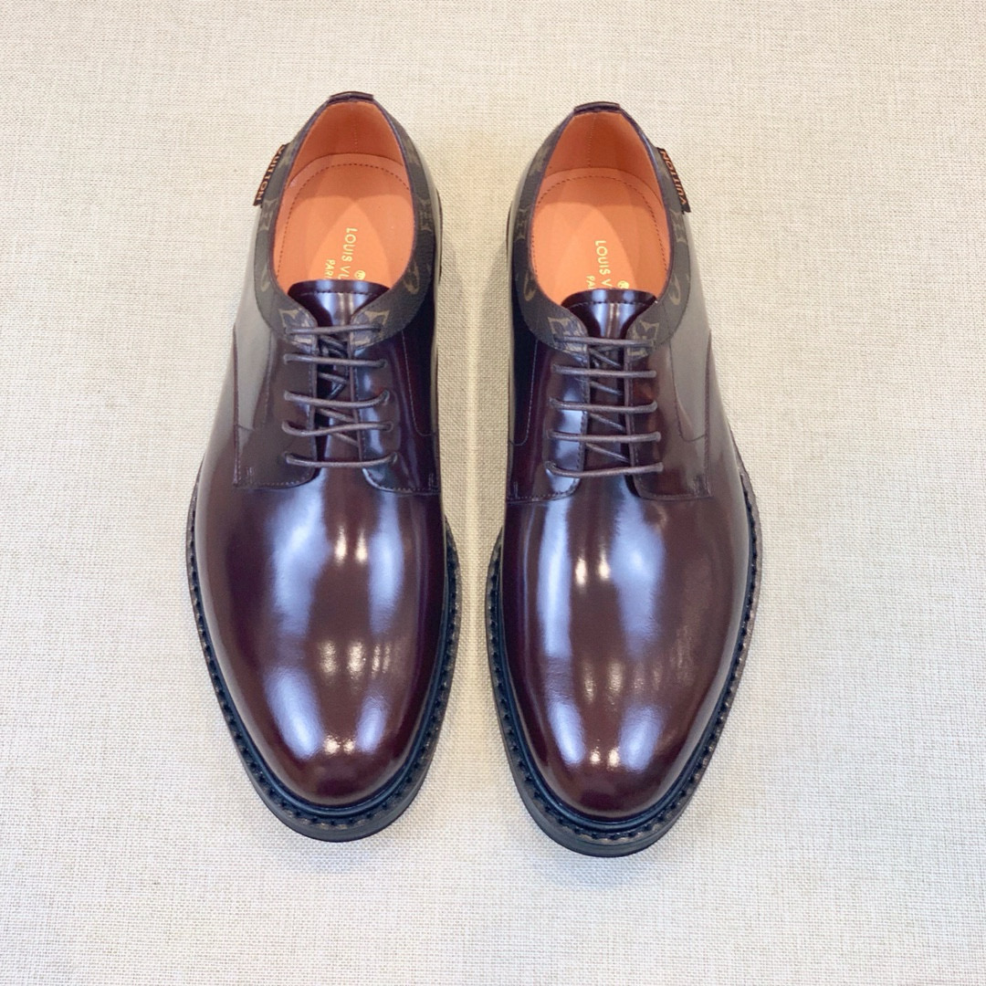 NO:679782,[L*] Original order - (Purchasing agent level) Exclusive aristocrat - New catwalk style old flower leather shoes, launched in a big way - LV classic fashion design concept, creating a unique flavor - Upper material, original classic old flower imported cowhide - Top grade cowhide for lining feet - Original private model customized genuine leather round strip edge three-layer combination outsole -Size 39-44 (38,45 customized non-refundable) -,, louis vuitton, cowhide19860909【L*】原单 -（代购 级别）专属贵族 -新品 走秀款老花皮鞋,重磅推出 -lV经典时尚设计的理念,创造出具有独特风味 -鞋面材质,原版经典老花进口牛皮 -内里垫脚顶级牛皮 -原版私模定制真皮圆条边三层组合大底 -Size 39-44（38,45定制不退不换） -,,louis vuitton,cowhide,Men's shoes