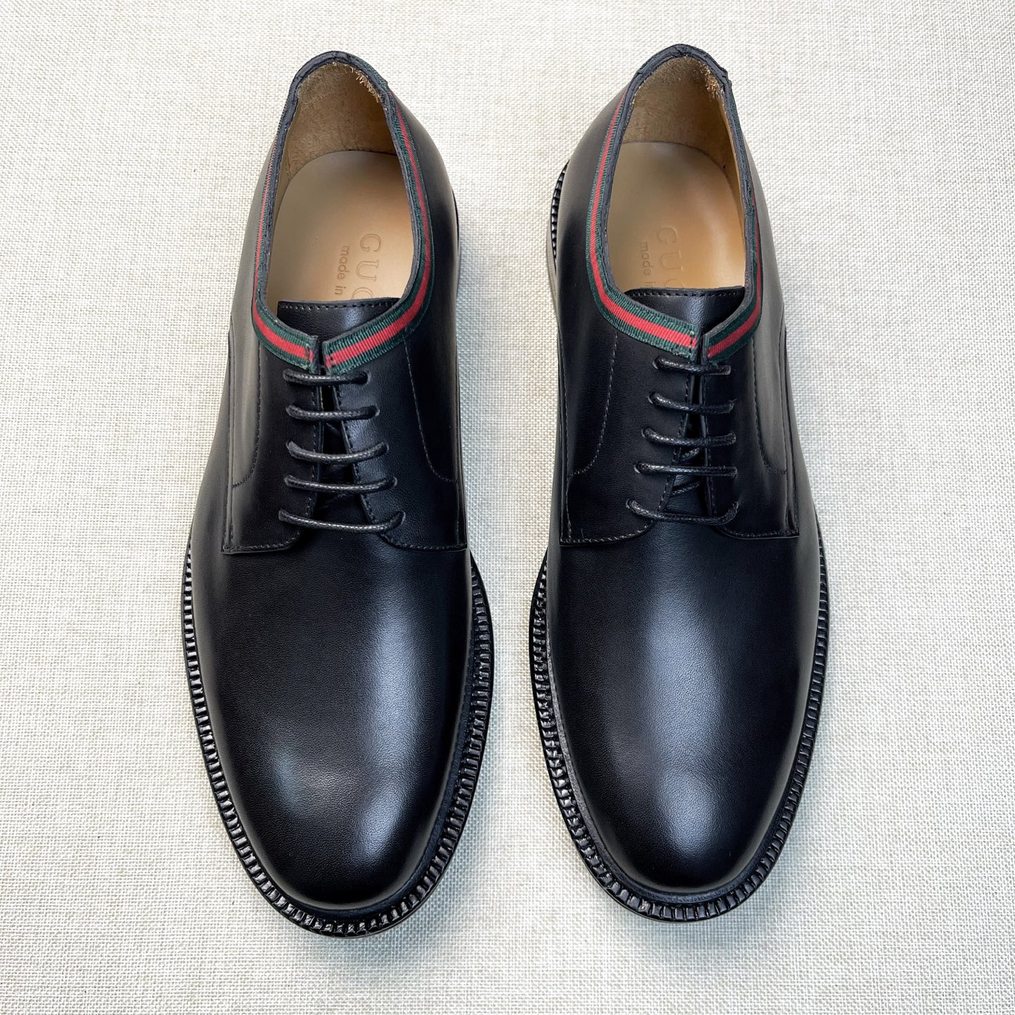 NO:679717,[G*] Original order High-end quality -Material - Original imported cowhide - Lining feet, water-dyed high-quality cowhide - Original genuine leather outsole - Made of smooth shiny leather, fixed with laces, full of contrasting beauty, the color scheme reminds people of the classic striped webbing. - The red and white stripes that first appeared on the Sylvie handbag quickly became the iconic element of the brand. There are three upper designs for you to choose from. -Size 39-44 (38, 45, 46 customization is non-returnable and non-exchangeable)  -,,louis vuitton,cowhide,Leather soles19860909【G*】原单 高端品质 -材质-原版进口牛皮 -内里垫脚,水染优质牛皮 -原版真皮大底 -采用光滑亮面皮制作,系带固定,饱含对比美感,配色使人不禁想起经典的条纹织带. -在Sylvie手袋上首次出现的红白条纹迅速成为品牌的标志性元素,三种鞋面设计供你选择. -Size 39-44（38,45,46定制不退不换） -,,louis vuitton,cowhide,Leather soles,Men's shoes