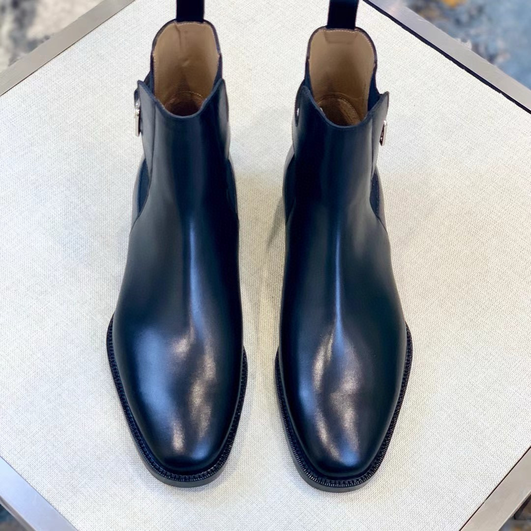 NO:679769,[H*] Original order High-end quality - Men's high-end boots - Purchasing level - Upper material - Original imported cowhide - Inner foot pads are all made of imported water-dyed cowhide - Original custom-made leather outsole - Classic work The heel is matched with the original fastener design, giving you a royal aristocratic temperament Size 39-44 (38, 45, 46 customization is non-returnable and non-exchangeable) -,,boots,cowhide,Leather soles19860909【H*】原单 高端品质 -男士高端靴 -代购级别  -鞋面材质-原版进口牛皮 -内里垫脚 均用进口水染牛皮 -原版定制真皮大底 -经典之作 后跟则面搭配原单扣件设计,给您皇室贵族般的气质 Size 39-44（38,45,46定制不退不换） -,,boots,cowhide,Leather soles,Men's shoes