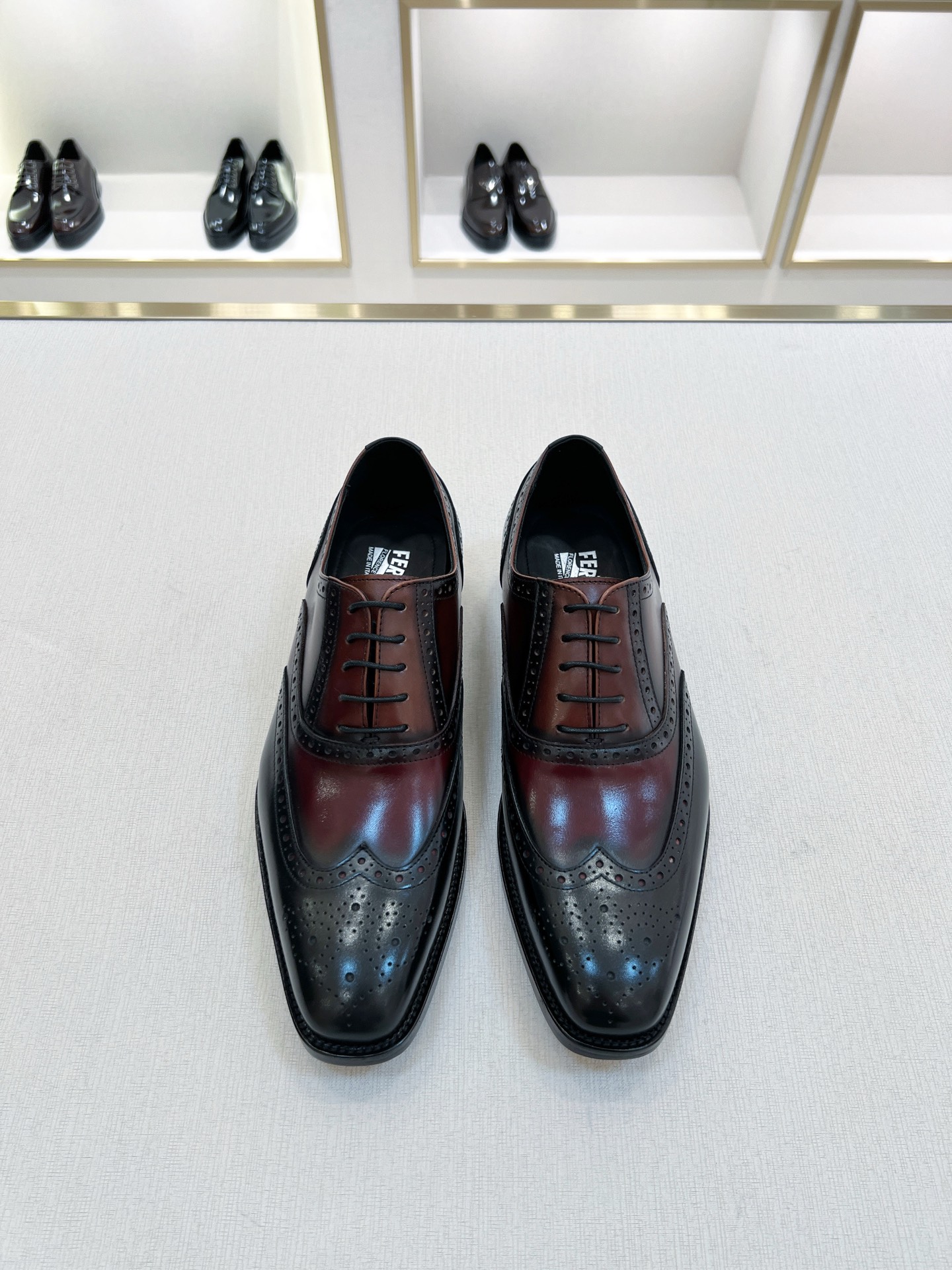 NO:773986,[F^] Original order, high-end quality, men's formal business leather shoes, original imported cowhide, purely hand-rubbed color process, water-dyed cowhide for foot pads on the inside, original customized outsole, Size 39-44 (38, 45, 46 customized, non-refundable),,cowhide19860909【F^】原单 高端品质 男士正装商务皮鞋 原版进口牛皮 纯手工擦色工艺 内里垫脚水染牛皮 原版订制大底 Size 39-44码（38,45,46订制不退换）,,cowhide,Men's shoes