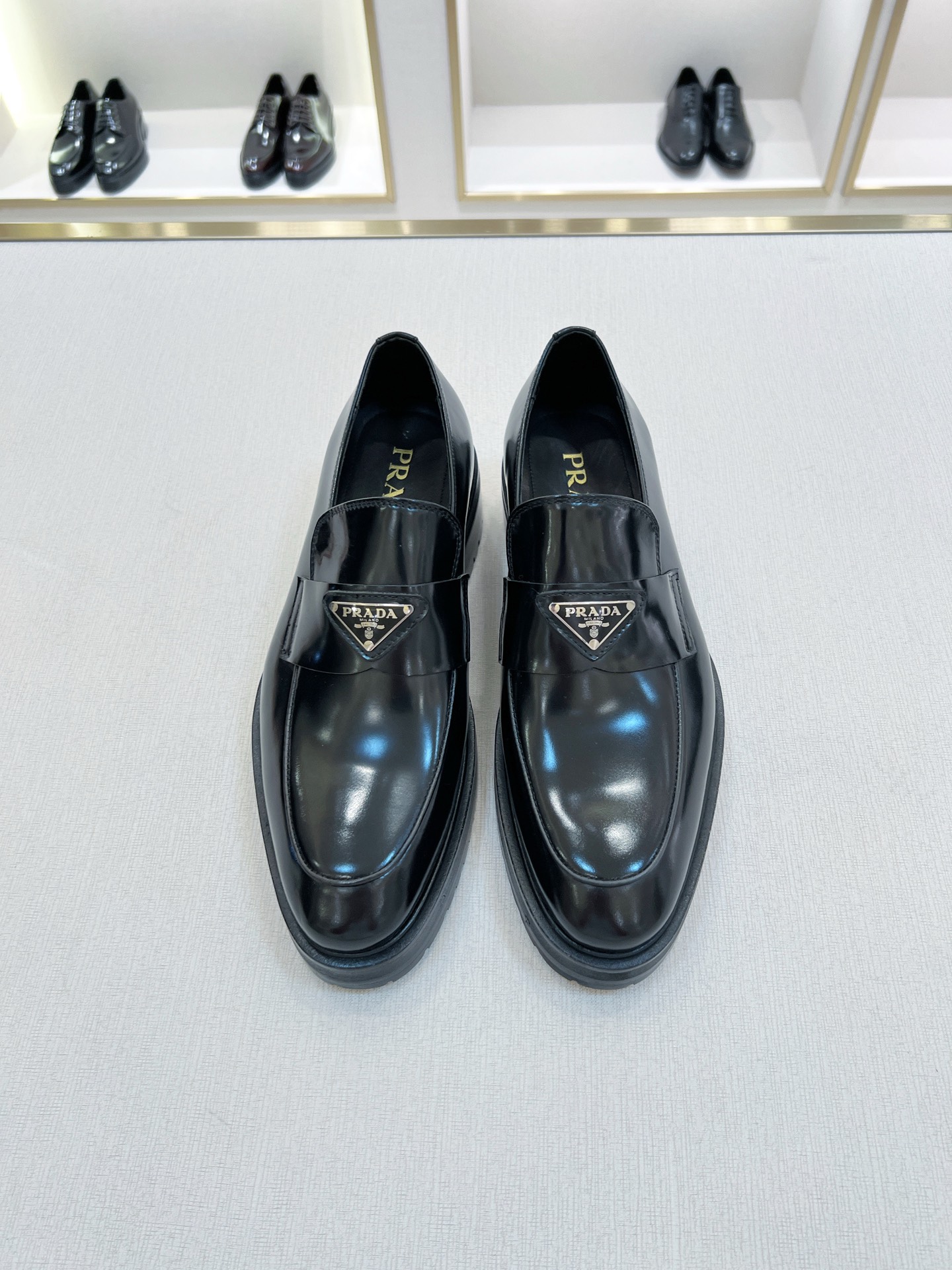 NO:679797,[P*] Original order, high-end quality, men's formal business leather shoes, original imported cowhide, purely hand-rubbed color process, water-dyed cowhide for foot pads inside, original custom-made leather outsole, Size 39-44 (38, 45, 46 customized, non-returnable),,cowhide,Leather soles19860909【P*】原单 高端品质 男士正装商务皮鞋 原版进口牛皮,纯手工擦色工艺 内里垫脚水染牛皮 原版订制真皮大底 Size 39-44码（38,45,46订制不退换）,,cowhide,Leather soles,Men's shoes