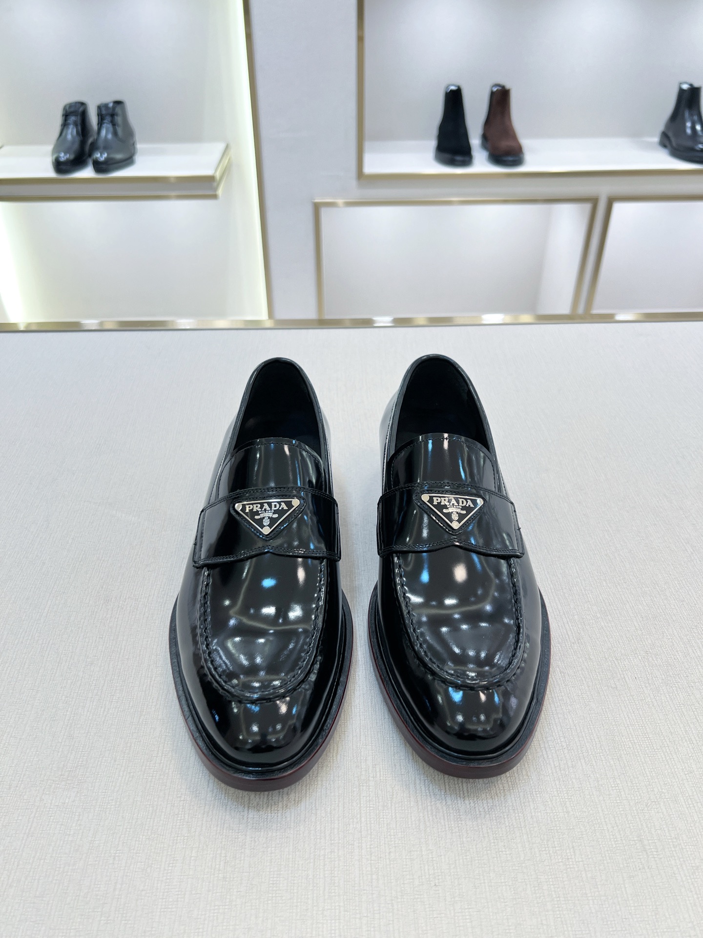 NO:679767,[P*] Original order, high-end quality, men's formal business leather shoes, original imported cowhide, purely hand-rubbed color process, water-dyed cowhide for foot pads inside, original custom-made leather outsole, Size 39-44 (38, 45, 46 customized, non-returnable),,cowhide,Leather soles19860909【P*】原单 高端品质 男士正装商务皮鞋 原版进口牛皮,纯手工擦色工艺 内里垫脚水染牛皮 原版订制真皮大底 Size 39-44码（38,45,46订制不退换）,,cowhide,Leather soles,Men's shoes