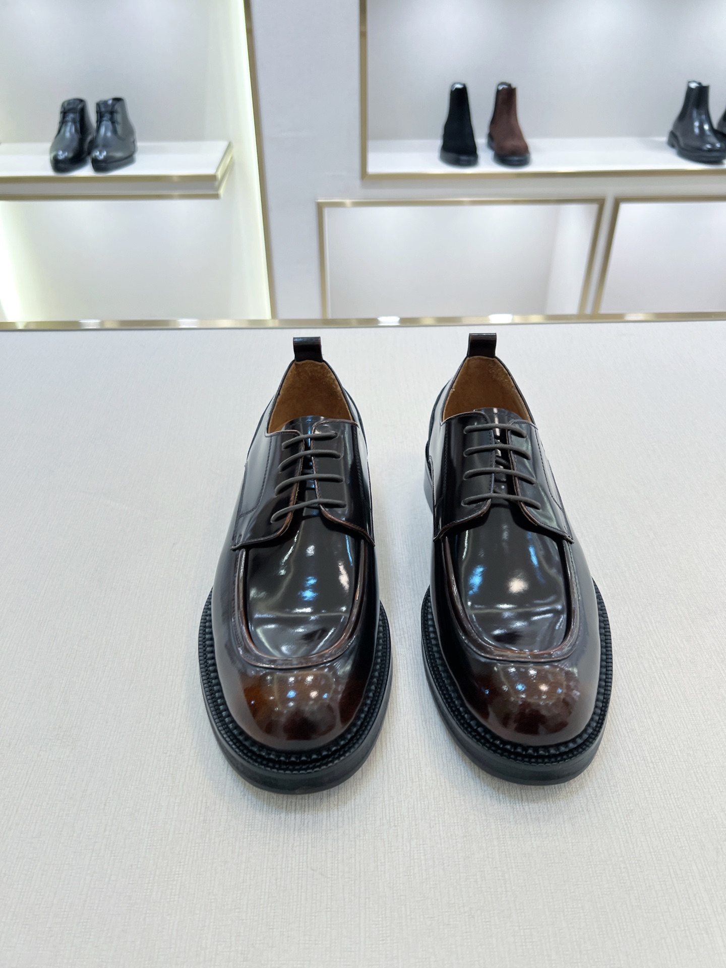 NO:679724,[D*] Original order, high-end quality, men's formal business leather shoes, original imported cowhide, purely hand-rubbed coloring process, water-dyed cowhide for foot pads inside, original custom-made leather outsole, Size 39-44 (38, 45, 46 customized, non-returnable),,cowhide,Leather soles19860909【D*】原单 高端品质 男士正装商务皮鞋 原版进口牛皮,纯手工擦色工艺 内里垫脚水染牛皮 原版订制真皮大底 Size 39-44码（38,45,46订制不退换）,,cowhide,Leather soles,Men's shoes