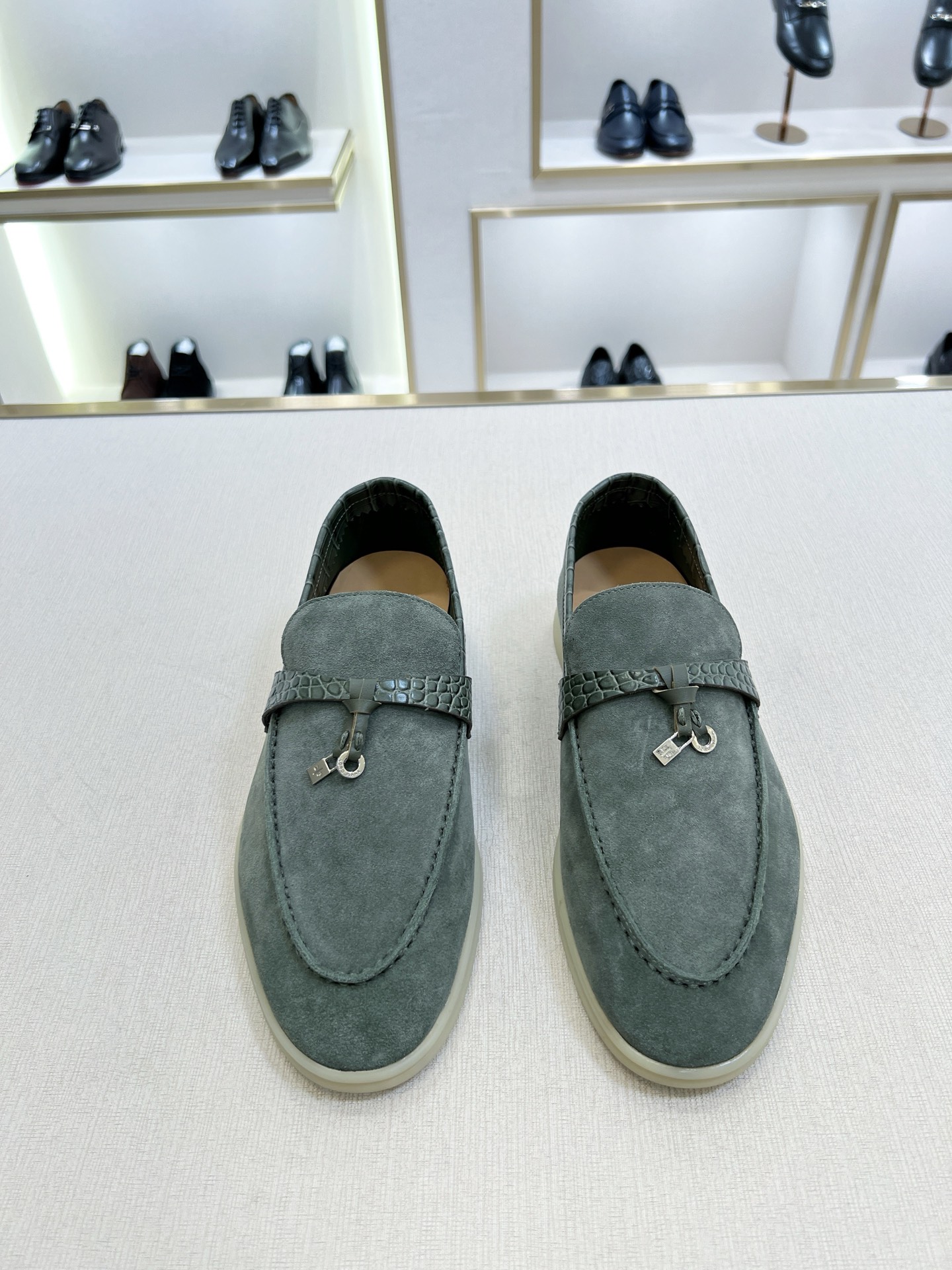 NO:728689,LP original order high-end complete set of airplane box packaging 39-44 (ordered at 38,45), loro piana19860909LP原单 高端全套飞机盒包装 39-44 (38,45订）,,loro piana,Men's shoes