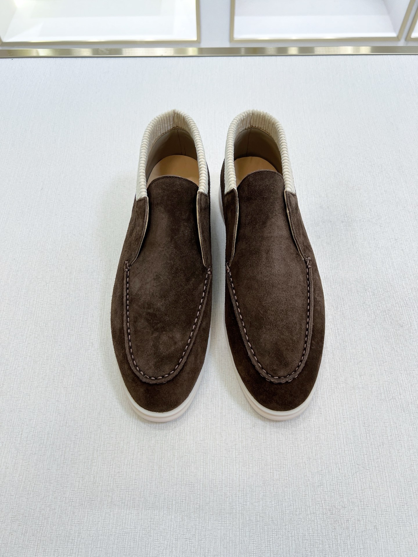 NO:679766,LP original order mid-top high-end complete set of airplane box packaging 39-44 (ordered at 38,45), loro piana19860909LP原单 中帮 高端全套飞机盒包装 39-44 (38,45订）,,loro piana,Men's shoes