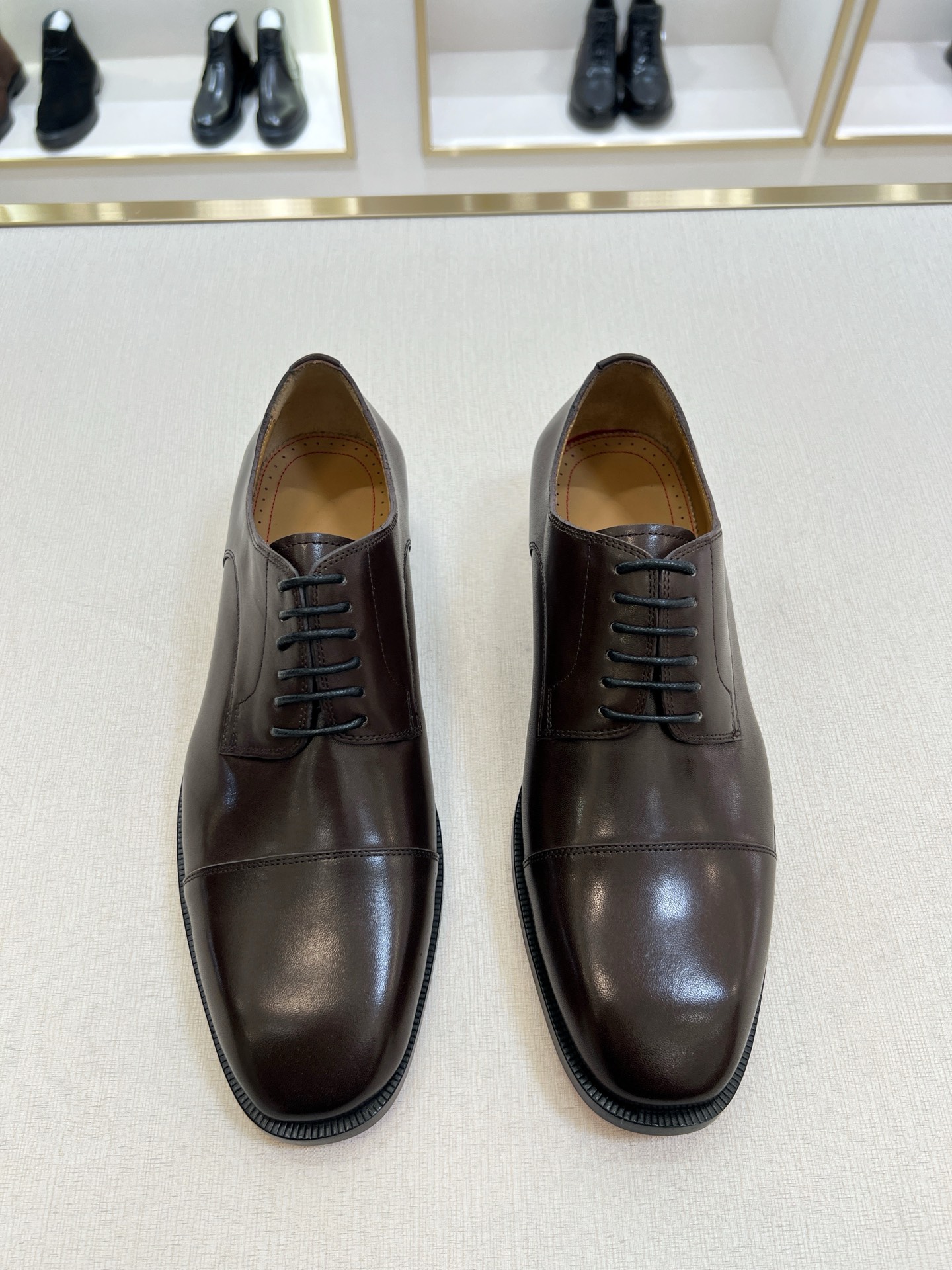 NO:697787,[C L*] Original order - high-end boutique material - fabric original imported cowhide with original fasteners. The inner feet are all water-dyed cowhide. Original genuine leather red sole. Refreshing and fashionable. The upper design is simple, elegant and noble. Solid color but not simple. Top-grade fabrics. Exquisite craftsmanship is especially obvious in the details. The distinctive leather red sole style is eye-catching. Size 39-44 (38, 45, 46 customization is non-returnable and non-exchangeable),,cowhide19860909【C L*】 原单 -高端精品 材质-面料原版进口牛皮搭配原单扣件 内里垫脚均用水染牛皮 原版真皮红底 清爽时尚一族,鞋面设计简洁优雅高贵纯色而不简单,顶级面料, 精湛工艺技术在细节处体现尤为明显 特色真皮红底风格使人眼前一亮 Size 39-44（38,45,46定制不退不换）,,cowhide,Men's shoes