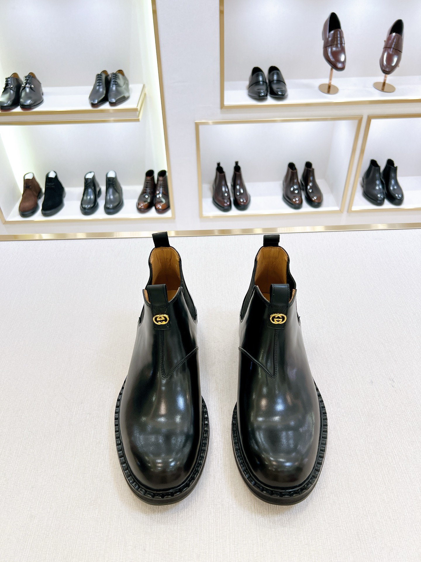 NO:679854,[G*] Original order - High-end quality - Men's formal wear, fashionable men's boots - Upper material, imported cowhide with classic original fasteners - Inner foot pads are all made of imported cowhide - Original customized leather outsole -Size 39-44 (38, 45, 46 customized, non-returnable and non-exchangeable) -,,boots,cowhide,Leather soles19860909【G*】原单 -高端品质 -男士正装,时尚男靴  -鞋面材质,进口牛皮搭配经典原单扣件 -内里垫脚 均用进口牛皮 -原版定制真皮大底 -Size 39-44（38,45,46订制不退不换） -,,boots,cowhide,Leather soles,Men's shoes