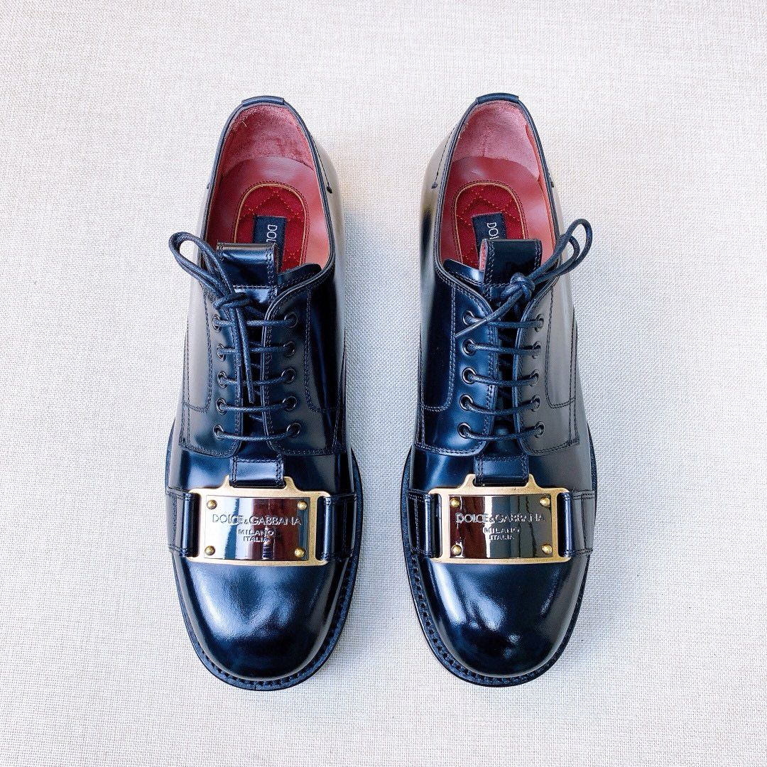 NO:704537,[D&G] High-end quality - Original order purchasing agent level - The upper is made of imported cowhide, which is characterized by two layers of metal plating on the upper of the brand plate - Leather insole with quilted satin lining and brand label - Original customized outsole -Size39-44 (38, 45, 46 customization is non-refundable and non-exchangeable) -,,Dolce&Gabbana,cowhide19860909【D&G】高端品质 -原单 代购级别 -鞋面采用进口牛皮,其特点是品牌板的鞋面上有两层金属镀层 -皮革鞋垫,带绗缝缎面衬垫和品牌标签 -原版定制大底 -Size39-44（38,45,46定制不退不换） -,,Dolce&Gabbana,cowhide,Men's shoes