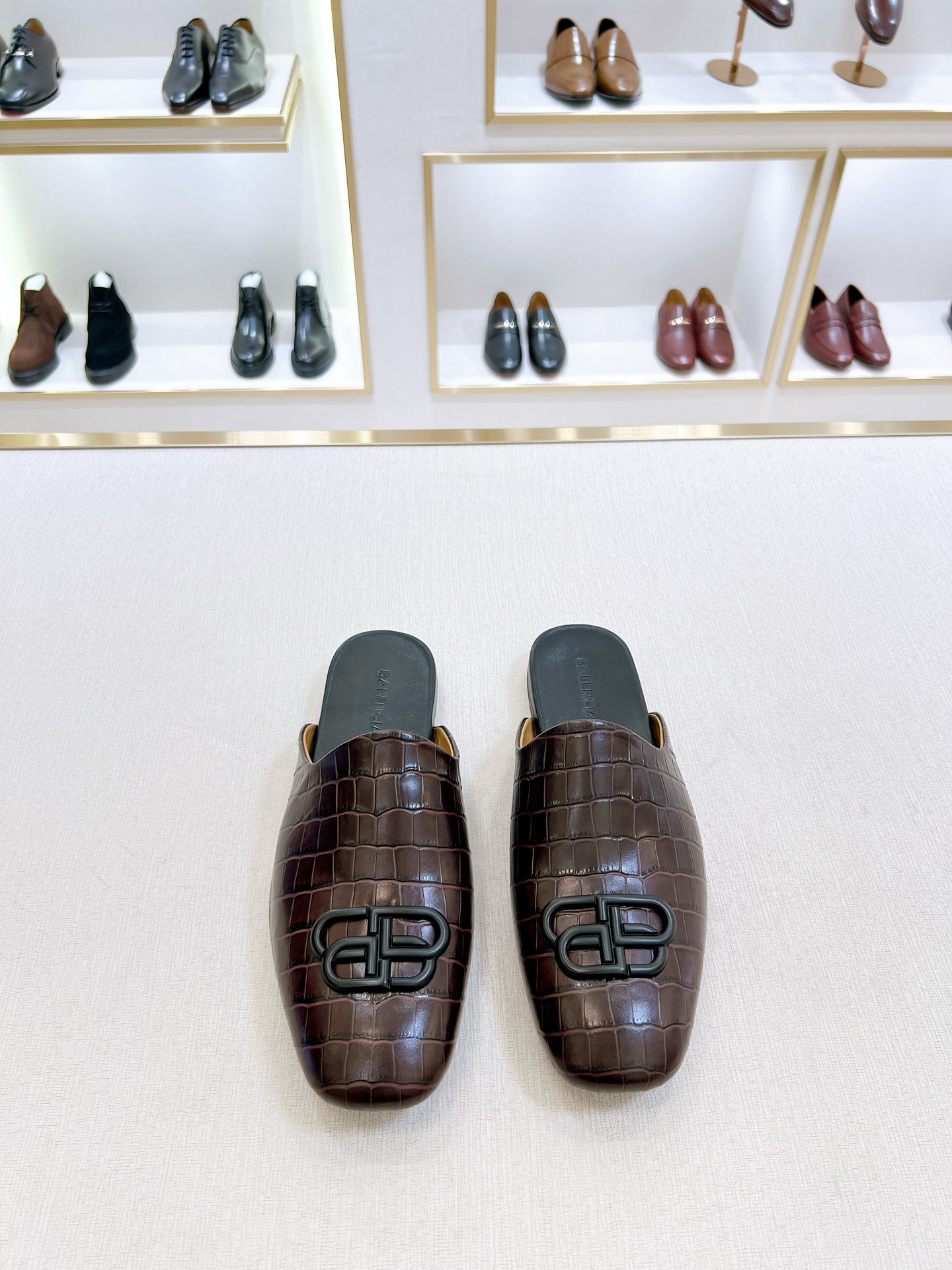 NO:773943,[Ba*] -Original order, high-end, purchasing agent level -Shoe upper material -Top original imported cowhide, toe design, with original fasteners, -Unique British fashion style -The inner foot pads are all made of top quality cowhide -Original customized exclusive leather outsole -Size 39-44 (38, 45, 46 customized, non-refundable and non-exchangeable) -,,cowhide,Leather soles19860909【巴*】 -原单 高端,代购级别 -鞋面材质 -顶级原版进口牛皮,鞋头设计,搭配原单扣件, -独特英伦时尚风 -内里垫脚均用顶级牛皮 -原版订制专属真皮大底 -Size 39-44(38,45,46订制不退不换） -,,cowhide,Leather soles,Men's shoes