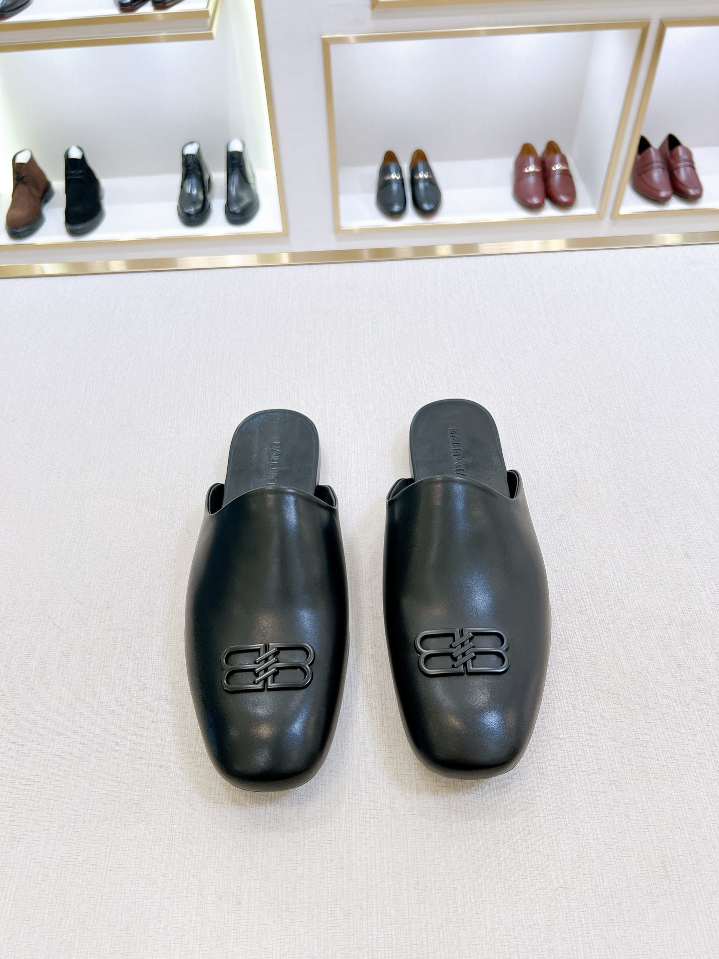 NO:743313,[Ba*] -Original order, high-end, purchasing agent level -Shoe upper material -Top original imported cowhide, toe design, with original fasteners, -Unique British fashion style -The inner foot pads are all made of top quality cowhide -Original customized exclusive leather outsole -Size 39-44 (38, 45, 46 customized, non-refundable and non-exchangeable) -,,cowhide,Leather soles19860909【巴*】 -原单 高端,代购级别 -鞋面材质 -顶级原版进口牛皮,鞋头设计,搭配原单扣件, -独特英伦时尚风 -内里垫脚均用顶级牛皮 -原版订制专属真皮大底 -Size 39-44(38,45,46订制不退不换） -,,cowhide,Leather soles,Men's shoes