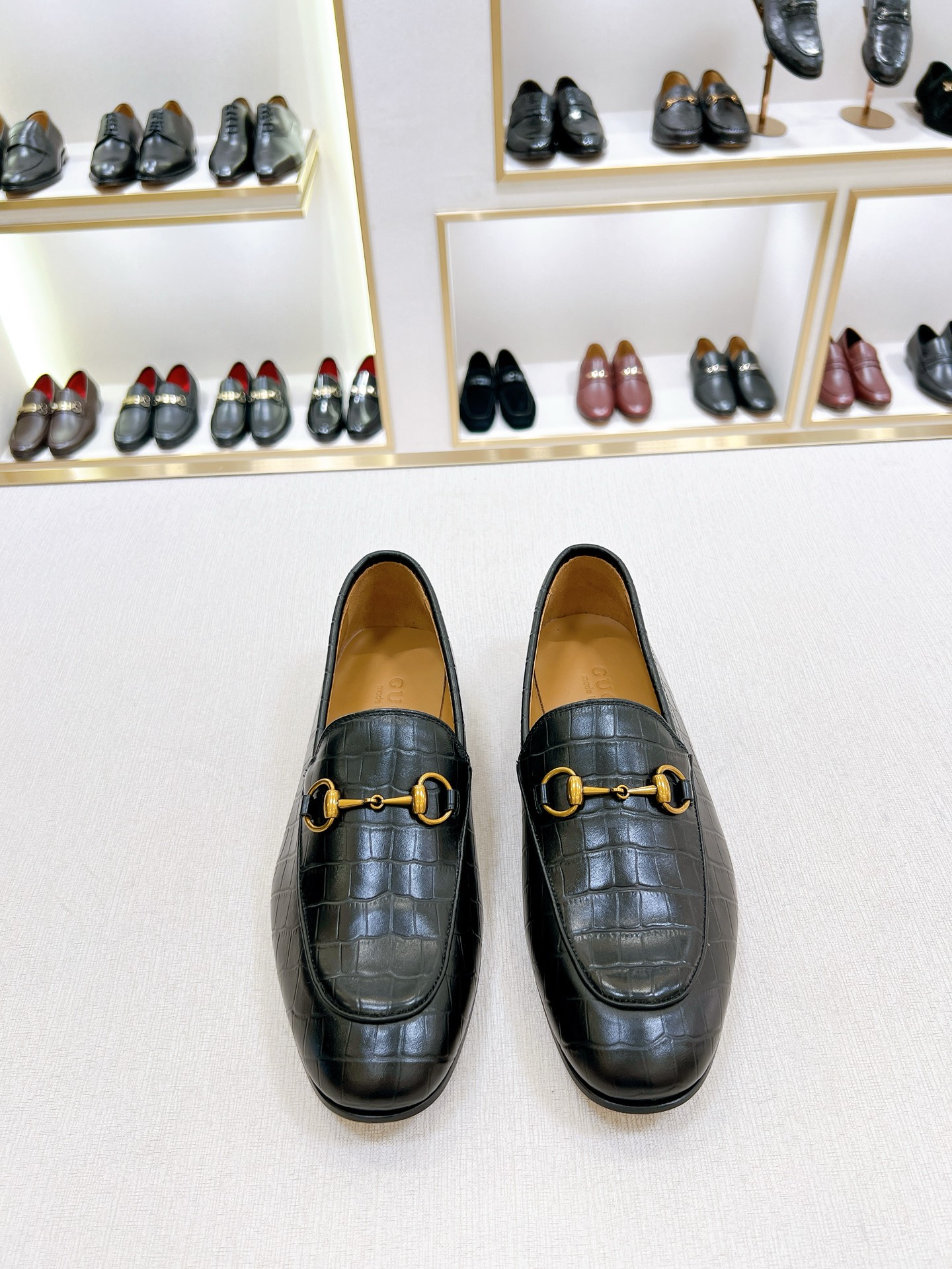 NO:773952,[G*] Original order, high-end quality - New loafers, - Material - Original imported calfskin - Inner foot pads, water-dyed cowhide - Original genuine leather outsole - Classic fasteners, definitely one of the highlights. Match as you like Size 39-44 (38, 45, 46 customized, non-refundable) -,, loafers, cowhide, Leather soles19860909【G*】原单 高端品质 -新品乐福鞋, -材质-原版进口小牛皮 -内里垫脚 水染牛皮 -原版真皮大底 -经典的扣件,绝对是亮点之一.随意搭配 Size 39-44（38,45,46定制不退不换） -,,loafers,cowhide,Leather soles,Men's shoes