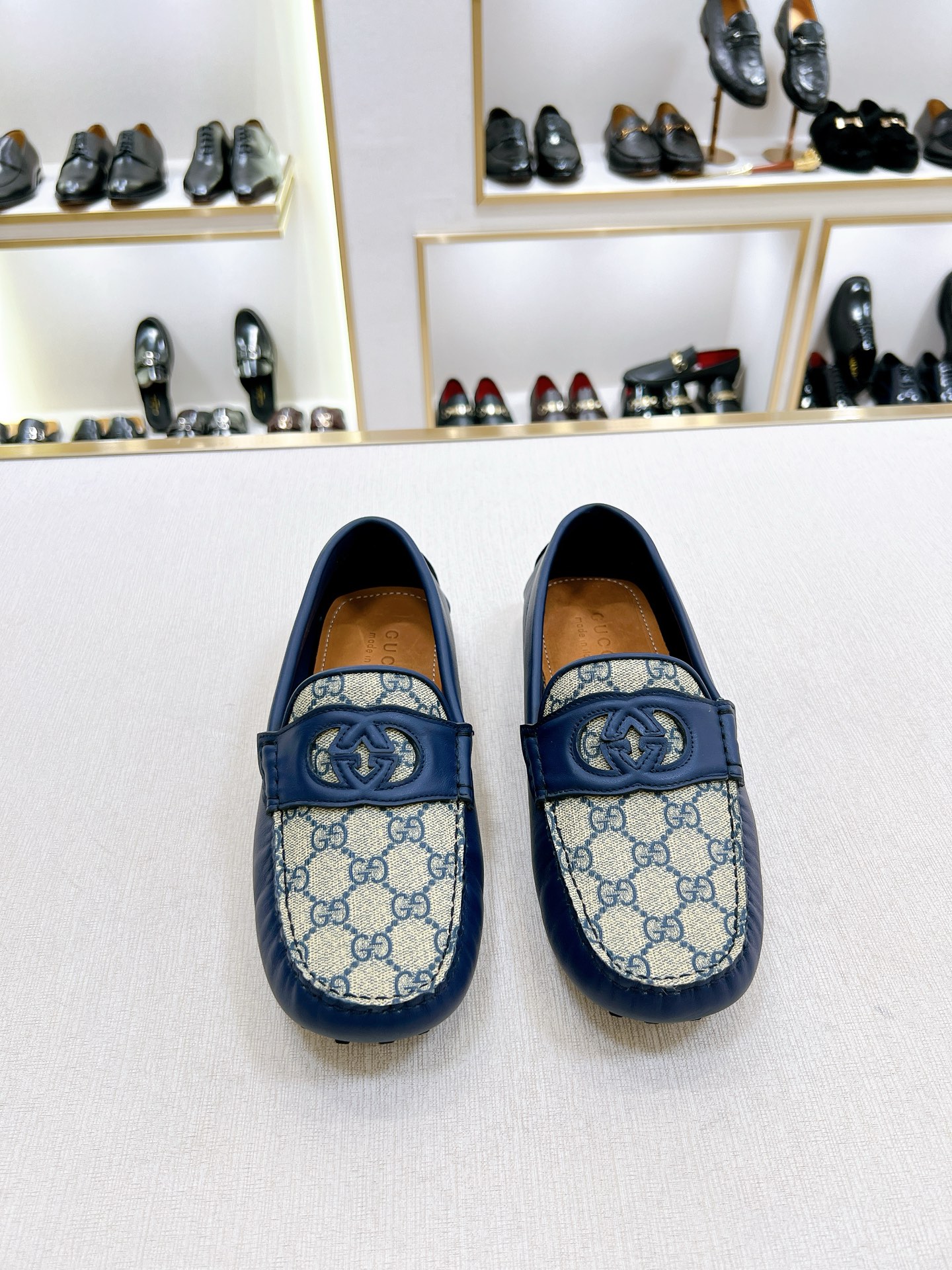 NO:773964,【G*】Original order -Alessandro series casual shoes. The hall level symbolizes the original imported calfskin upper. -Water-dyed cowhide lining with movable cowhide latex feet. -Original special outsole.19860909【G*】原单 -Alessandro系列便鞋 殿堂级别象征原厂进口小牛皮鞋面 -水染牛皮内里可活动牛皮乳胶垫脚 -原版特供大底 -码数:39-44（38,45,46订制不退不换） -P,,cowhide,Men's shoes