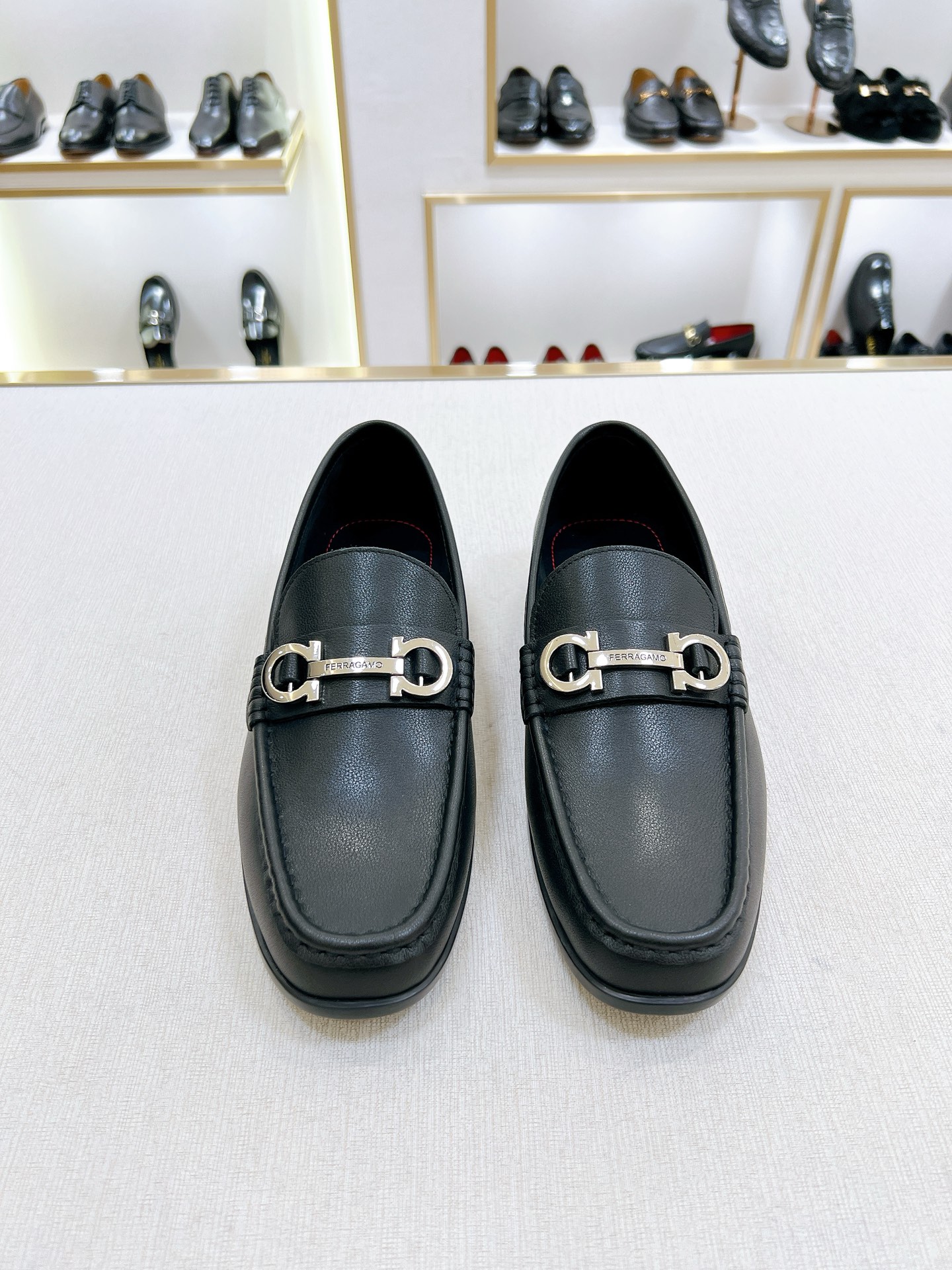 NO:774015,[F*] Original quality -Material -Imported cowhide, with original fasteners -High-quality cowhide lining -Original open-film TPu outsole -Size 39-44 (38,45 customized) -,,cowhide19860909【F*】原单品质 -材质-进口牛皮,搭配原版扣件 -内里优质牛皮 -原版开膜TPu大底 -Size 39-44(38,45定制) -,,cowhide,Men's shoes