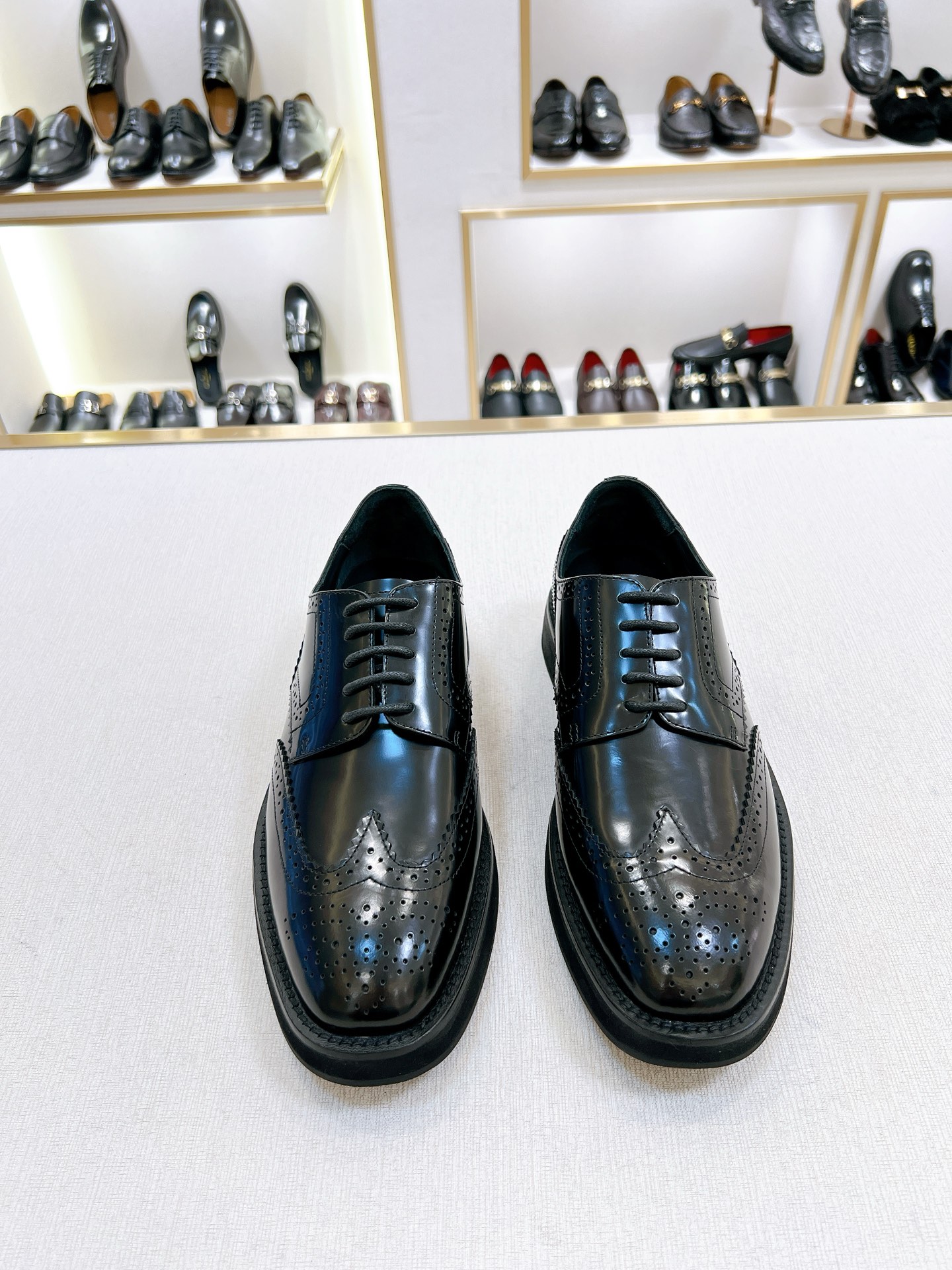 NO:773955,[P*] Original order quality - Official website synchronization - Upper material, original color-brushed open-edge beaded cowhide, brogue hand-carved design on toe cap - Water-dyed cowhide lining, -Original TPU combination private mold outsole -Size 39-44 (38, 45, 46 customized, non-refundable and non-exchangeable) -,,cowhide19860909【P*】原单 品质 -官网同步 -鞋面材质,原版擦色开边珠牛皮,鞋头布洛克手工雕花设计 -水染牛皮内里, -原版TPU组合私模大底 -Size 39-44（38,45,46定制不退不换） -,,cowhide,Men's shoes