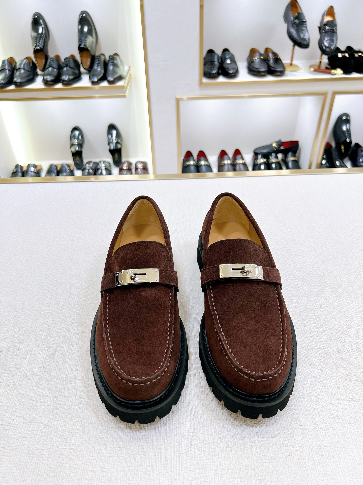 NO:773959,[H*] Original high-quality upper made of imported cowhide with original metal fasteners High-quality cowhide lining Original private model customized foam combination outsole Comfortable and versatile series Code number 39 to 44. (38, 45, 46 customized),,cowhide19860909【H*】原单 高品质 鞋面采用进口牛皮搭配原单金属扣件 优质牛皮内里 原版私模定制发泡组合大底 舒适百搭系列 码数39一44.(38,45,46定制）,,cowhide,Men's shoes