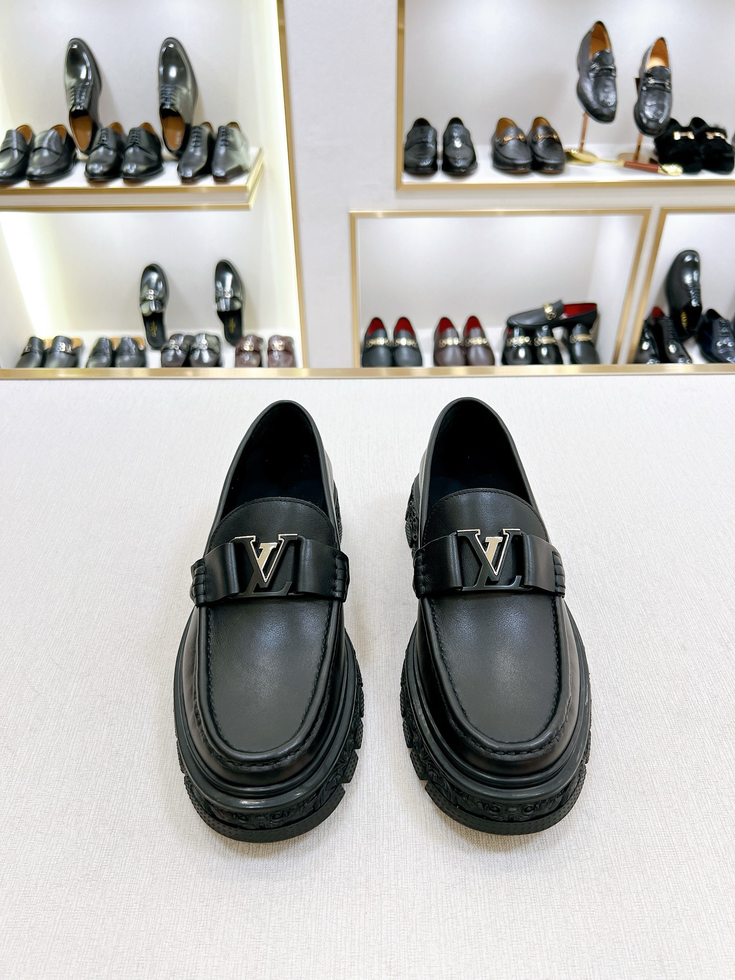 NO:828443,[L*] Original high-quality upper made of imported cowhide with original metal fasteners High-quality cowhide lining Original private model customized outsole Comfortable and versatile series Code number 39 to 44. (38, 45, customized),,cowhide19860909【L*】原单 高品质 鞋面采用进口牛皮搭配原单金属扣件 优质牛皮内里 原版私模定制大底 舒适百搭系列 码数39一44.(38,45,定制）,,cowhide,Men's shoes