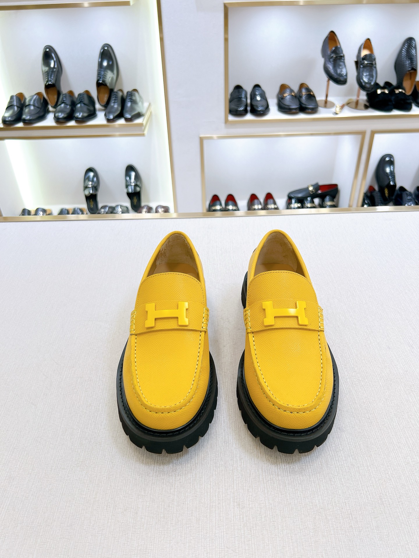 NO:774006,[H*] Original high-quality upper made of imported cowhide with original metal fasteners High-quality cowhide lining Original private model customized foam combination outsole Comfortable and versatile series Code number 39 to 44. (38, 45, 46 customized),,cowhide19860909【H*】原单 高品质 鞋面采用进口牛皮搭配原单金属扣件 优质牛皮内里 原版私模定制发泡组合大底 舒适百搭系列 码数39一44.(38,45,46定制）,,cowhide,Men's shoes
