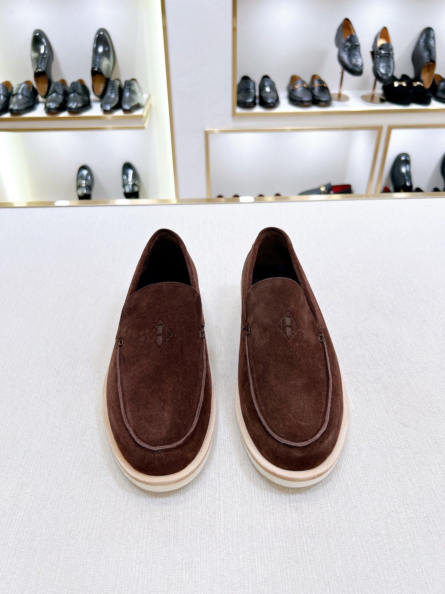 NO:774005,[H*] Original high-quality upper made of imported cowhide with original metal fasteners High-quality cowhide lining Original private model TPR customized outsole Comfortable and versatile series Code number 39 to 44. (38, 45, 46 customized),,cowhide19860909【H*】原单 高品质 鞋面采用进口牛皮搭配原单金属扣件 优质牛皮内里 原版私模TPR定制大底 舒适百搭系列 码数39一44.(38,45,46定制）,,cowhide,Men's shoes