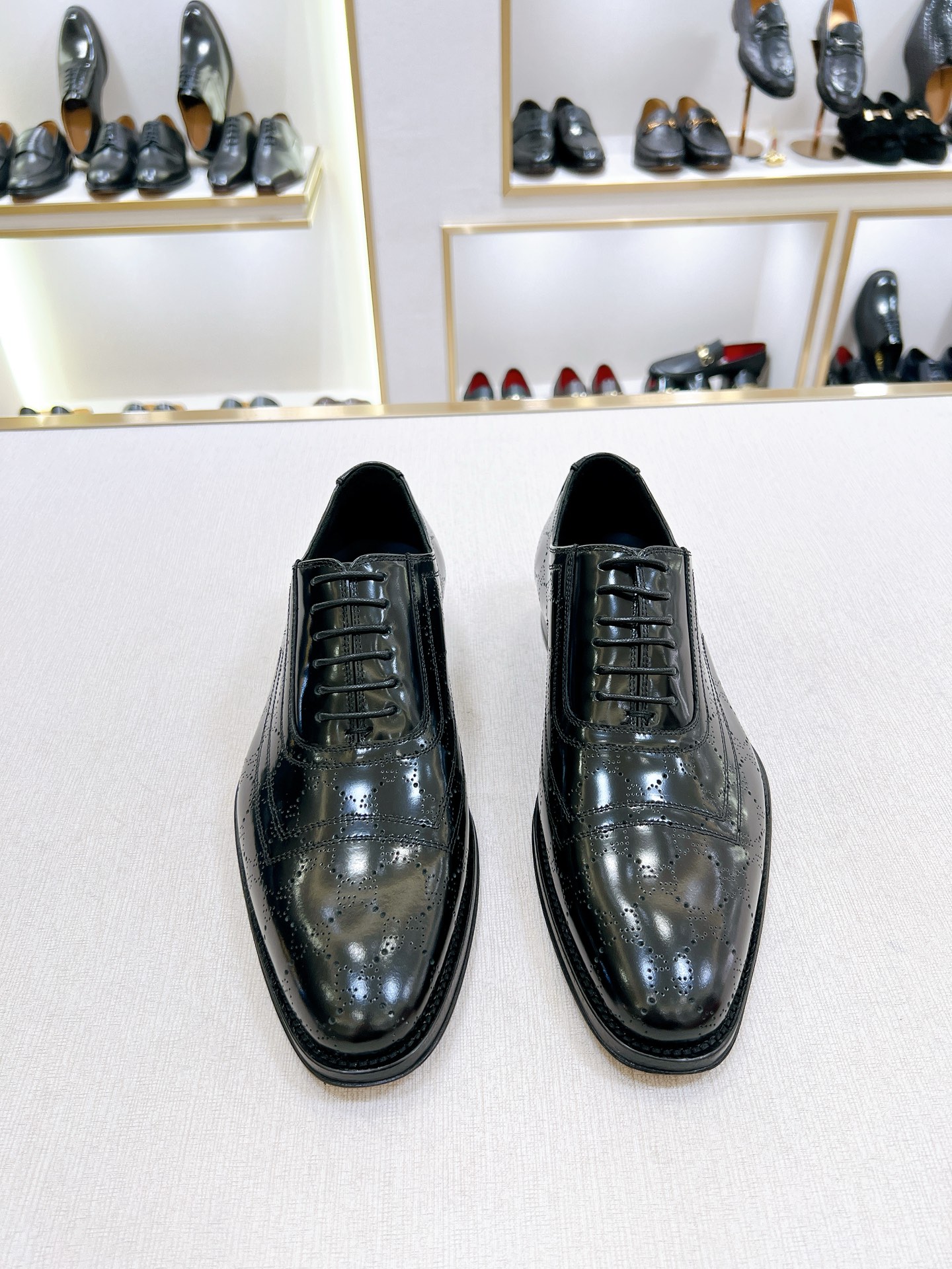 NO:774001,[G*] Original order - Purchasing agent level - G men's black Web GG pattern formal leather shoes - Upper material, imported polished cowhide with classic double G original fasteners - Inner foot pads are all made of imported cowhide - Original customized leather outsole, -Size 39-44 (38, 45, 46 customized, non-returnable and non-exchangeable) -,,cowhide,Leather soles19860909【G*】原单 -代购级别 -G男士黑色Web GG图案 正装皮鞋 -鞋面材质,进口擦色牛皮搭配经典双G原单扣件 -内里垫脚 均用进口牛皮 -原版定制真皮大底, -Size 39-44（38,45,46订制不退不换） -,,cowhide,Leather soles,Men's shoes