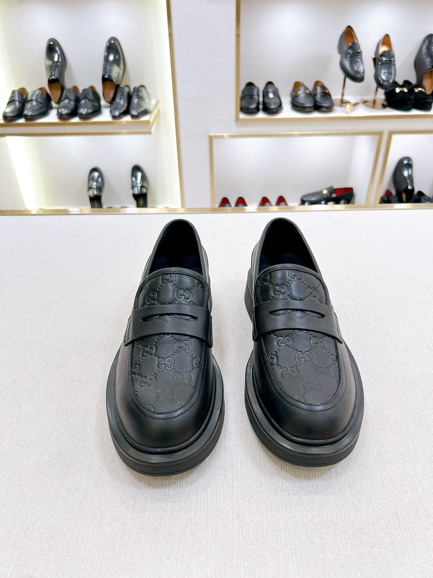 NO:773996,[G*] Original order, high quality, upper made of imported cowhide, high-quality cowhide lining, original private model customized outsole, comfortable and versatile series, code number 39 to 44. (38, 45, customized),,cowhide19860909【G*】原单 高品质 鞋面采用进口牛皮 优质牛皮内里 原版私模定制大底 舒适百搭系列 码数39一44.(38,45,定制）,,cowhide,Men's shoes