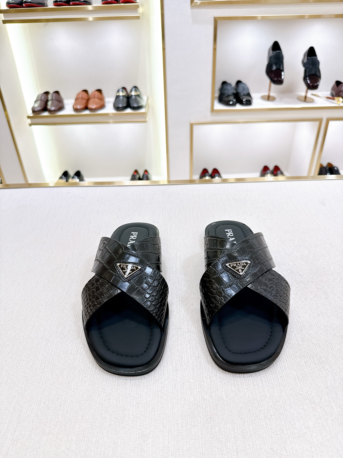 NO:866768,[P*] - Simultaneous sales at counters - High-end boutique, purchasing agent level - Upper material, original imported cowhide - Internal foot pads are all imported cowhide - Full cowhide midsole - Original private model customized outsole, extremely comfortable -Size 39-44 (38, 45, 46, 47 customized, non-refundable and non-exchangeable) -,,cowhide19860909【P*】 -专柜同步发售 -高端精品,代购级别 -鞋面材质,原版进口牛皮 -内里垫脚均用进口牛皮 -全牛皮包中底 -原版私模定制大底,极度舒适 -Size 39-44（38,45,46,47定制不退不换） -,,cowhide,Men's shoes