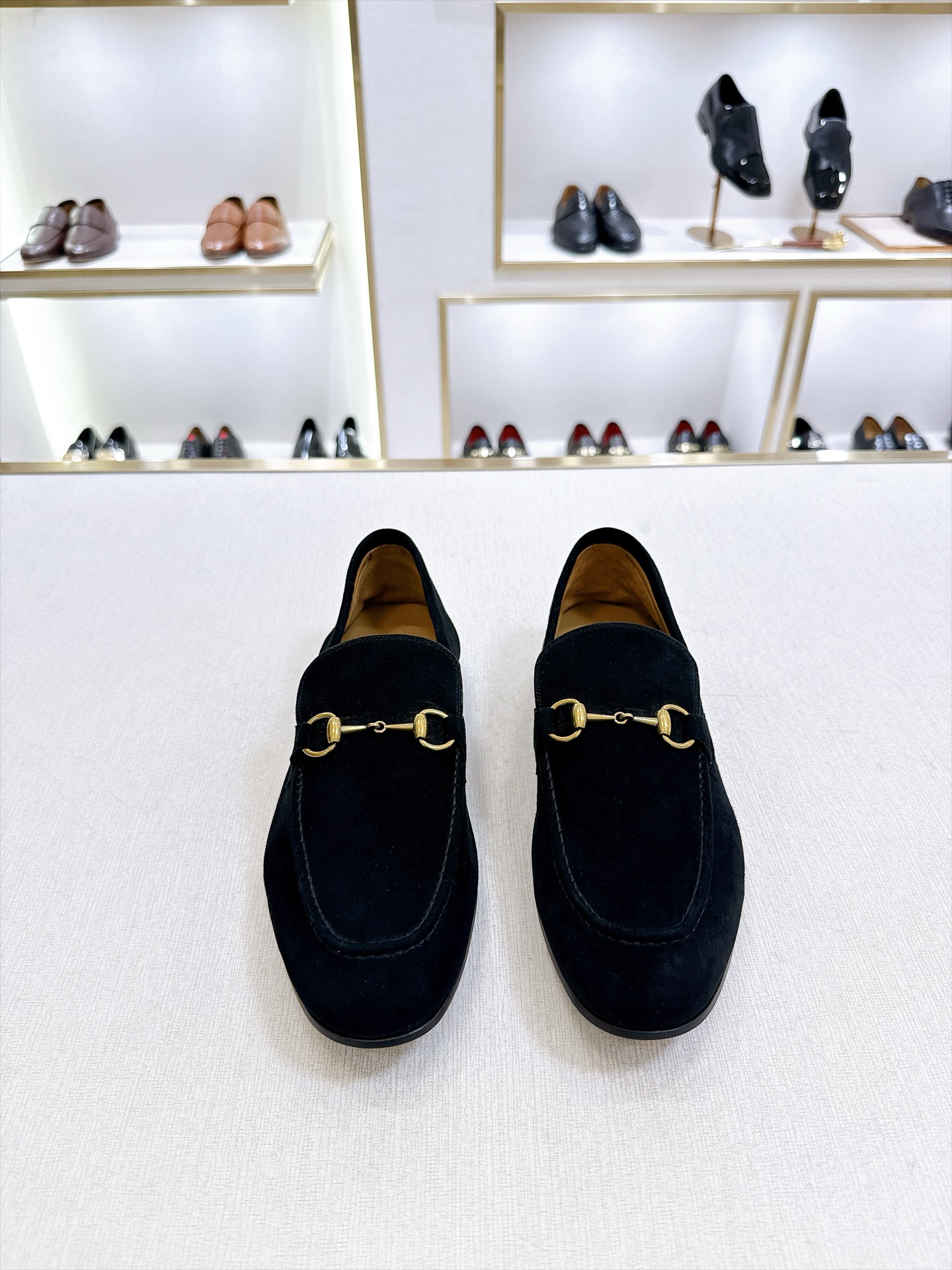NO:938481,[G*] Original order, high-end quality - New loafers, - Material - Original imported calfskin - Inner foot pads, water-dyed cowhide - Original genuine leather outsole - Classic fasteners, definitely one of the highlights. Match as you like Size 39-44 (38, 45, 46 customized, non-refundable) - Buy now, loafers, cowhide, Leather soles19860909【G*】原单 高端品质 -新品乐福鞋, -材质-原版进口小牛皮 -内里垫脚 水染牛皮 -原版真皮大底 -经典的扣件,绝对是亮点之一.随意搭配 Size 39-44（38,45,46定制不退不换） - 立即抢购,,loafers,cowhide,Leather soles,Men's shoes