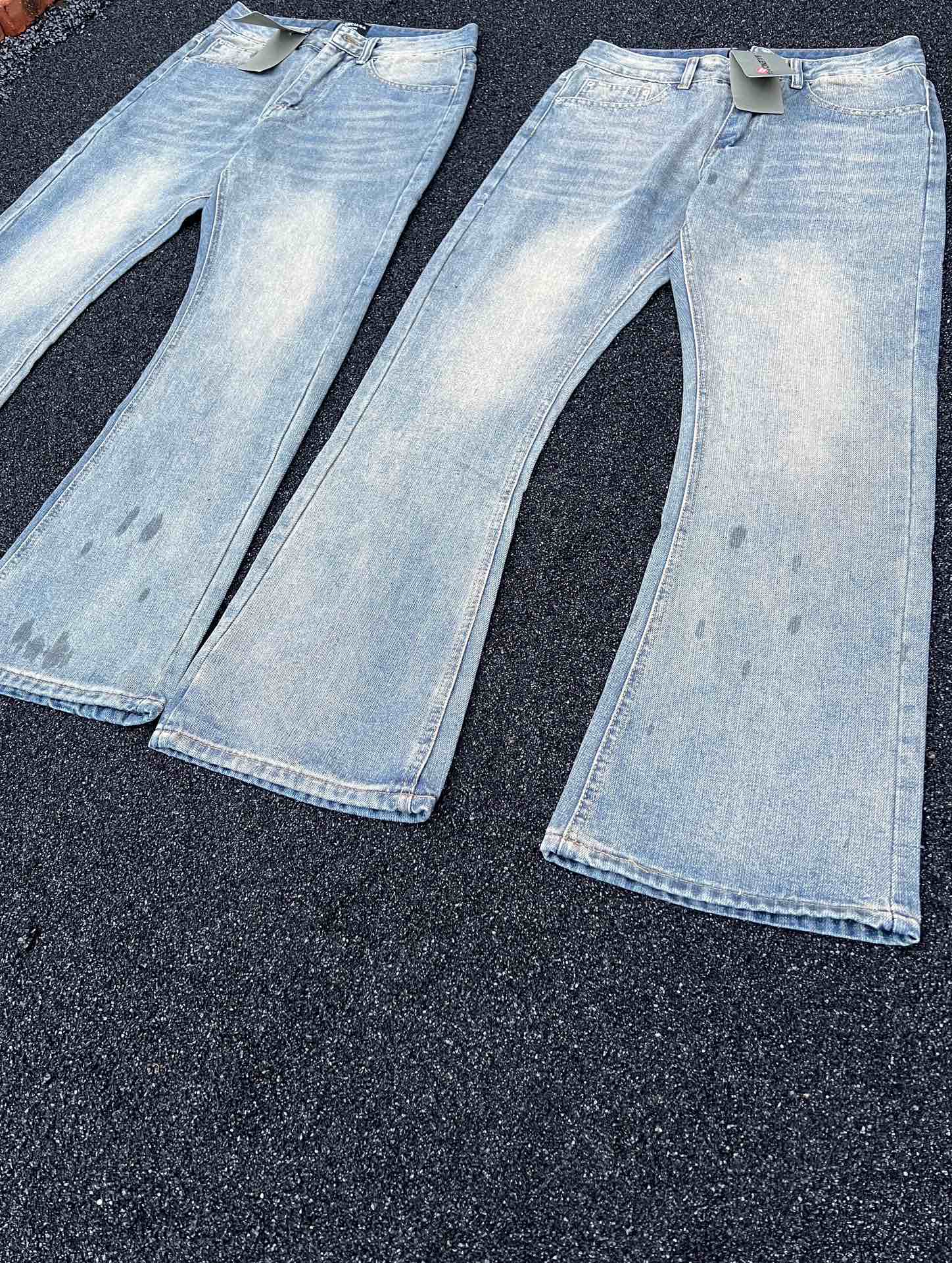 💰108款号213
  Balenciaga/巴黎世家牛仔裤， 【男女同款】海外限量款纯色工装牛仔裤，简约大方日常通勤首选，辨识度更高，宽松廓型 ，男女都可驾驭， 重度洗水， 质感非常好 ，棉感十足， 实物质感极佳！
颜色：水洗蓝
尺码：s-xl