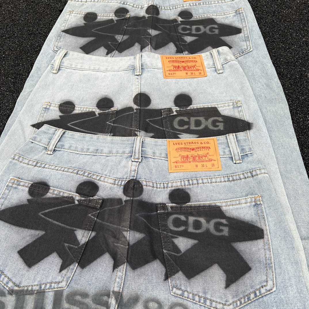 🛒购物价：120💰[广州高货三标齐全.海外畅销款]自主cleanfit冰蓝517风格STUSSY冲浪滑板水洗复古牛仔裤微喇做旧vibe风kennijima 水洗做旧宽松微喇牛仔裤vibe神裤 
尺码：M/L/XL/XXL
颜色：浅蓝色 .
 经典水洗牛仔裤 百搭休闲款