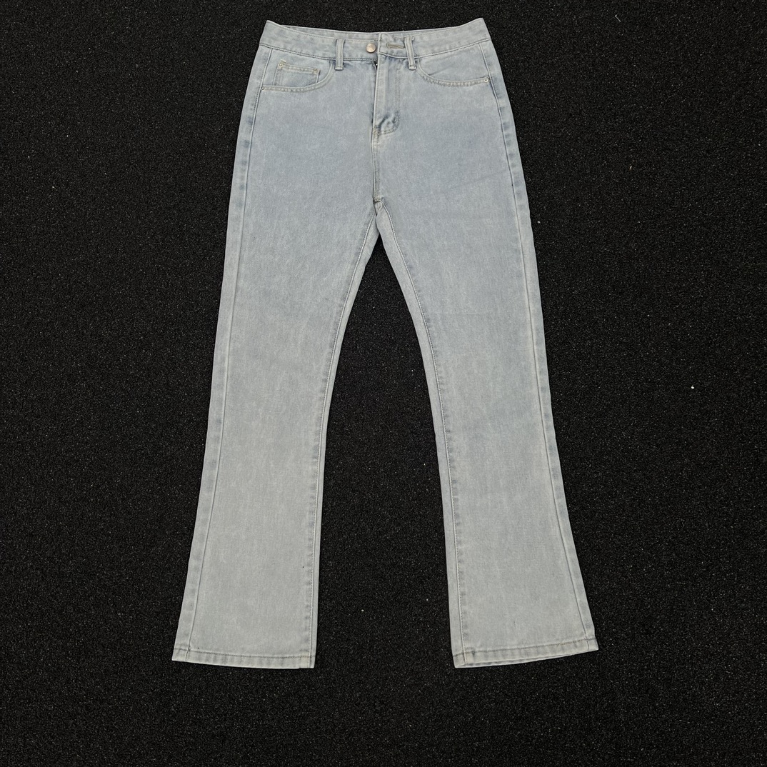 🛒购物价：120💰[广州高货三标齐全.海外畅销款]自主cleanfit冰蓝517风格STUSSY冲浪滑板水洗复古牛仔裤微喇做旧vibe风kennijima 水洗做旧宽松微喇牛仔裤vibe神裤 
尺码：M/L/XL/XXL
颜色：浅蓝色 .
 经典水洗牛仔裤 百搭休闲款