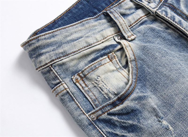 Customized Leather Embroidered Jeans with Logo Buttons in Light Blue, Size S-XL. - 图片 7