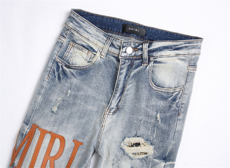 Customized Leather Embroidered Jeans with Logo Buttons in Light Blue, Size S-XL. - 图片 4