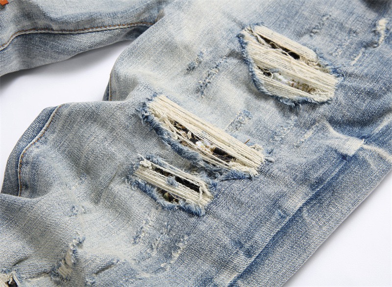 Customized Leather Embroidered Jeans with Logo Buttons in Light Blue, Size S-XL. - 图片 8