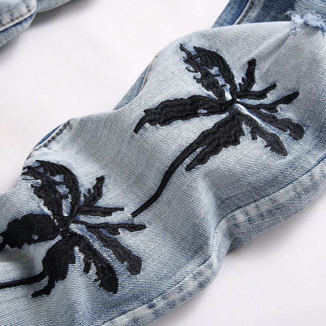 “Soft & Comfortable Jeans with Coconut-Tree Embroidery in Light Blue, Size S-XL” - 图片 4