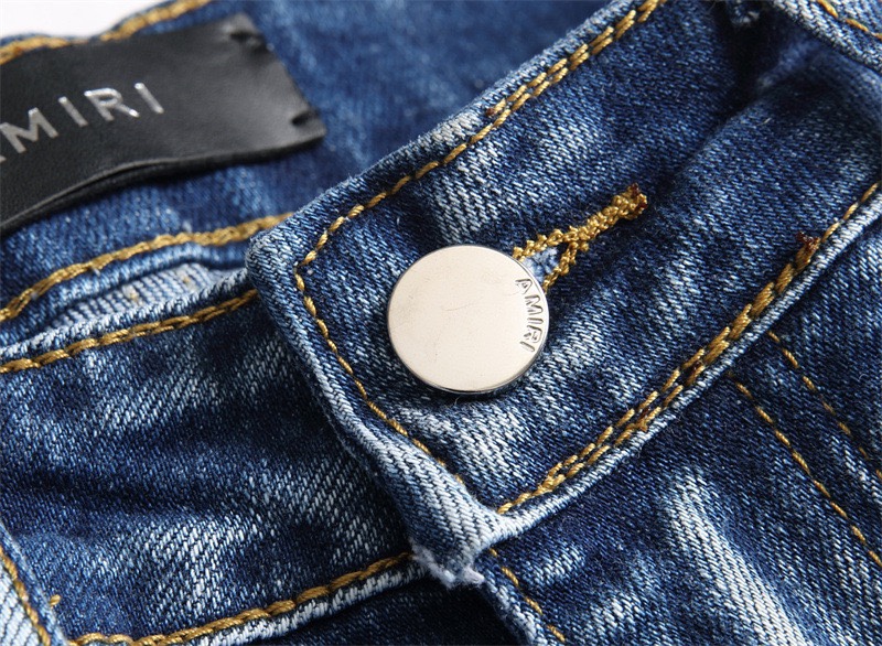 “Soft & Comfortable Jeans with Coconut-Tree Embroidery in Light Blue, Size S-XL” - 图片 7