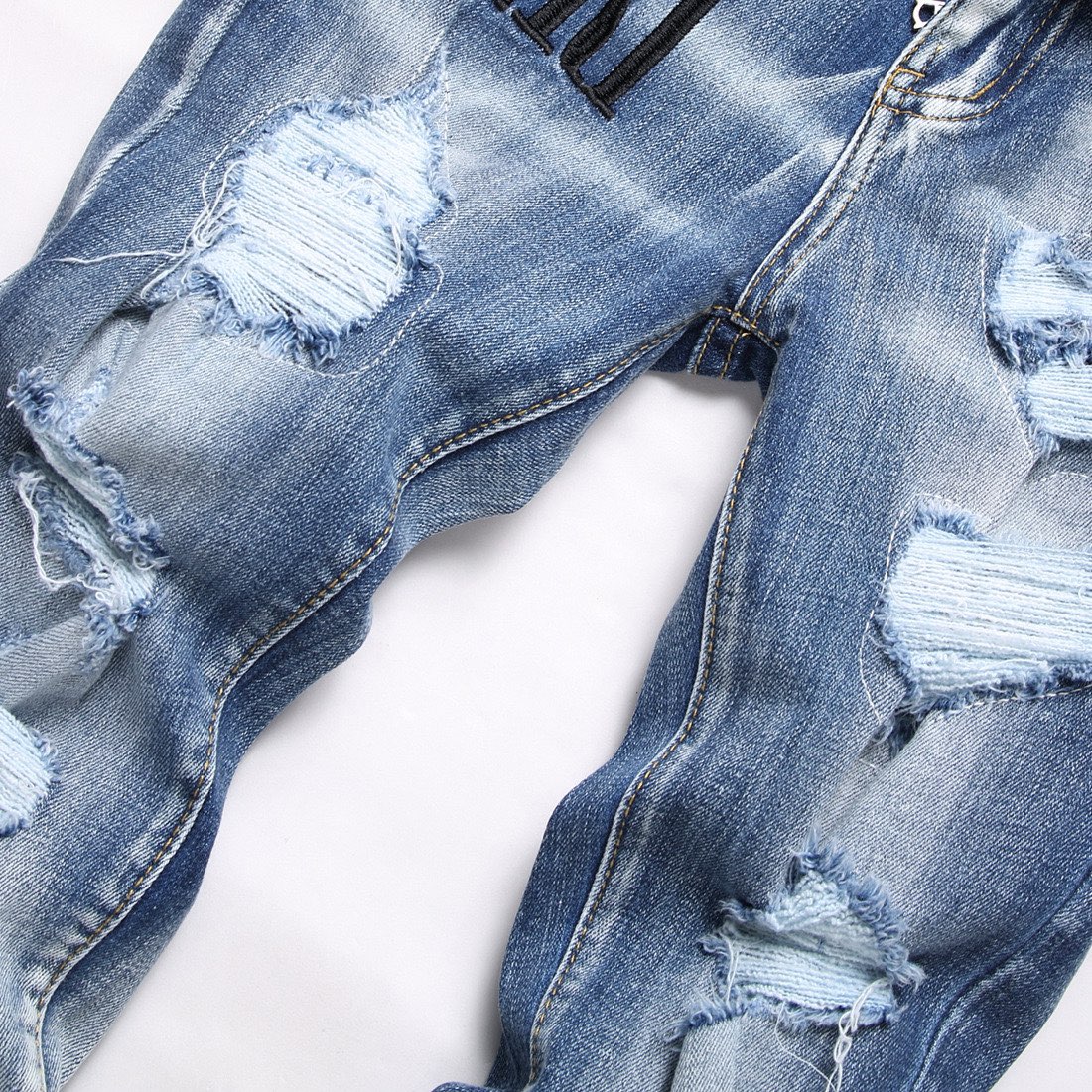 “Soft & Comfortable Jeans with Coconut-Tree Embroidery in Light Blue, Size S-XL” - 图片 3
