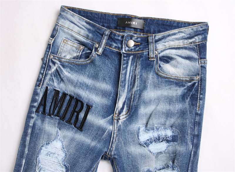 “Soft & Comfortable Jeans with Coconut-Tree Embroidery in Light Blue, Size S-XL” - 图片 6